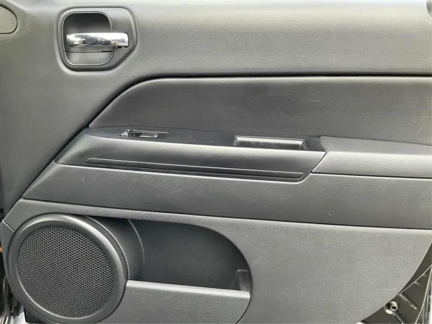 2014 Jeep Patriot Latitude (1C4NJPFA4ED) with an 2.0L L4 DOHC 16V engine, Automatic transmission, located at 880 E. National Road, Vandalia, OH, 45377, (937) 908-9800, 39.891918, -84.183594 - **Adventure Awaits with This 2014 Jeep Patriot Latitude at Advantage Car and Credit - Moraine!**<br /> <br /> Are you ready to embark on new adventures, whether it's a weekend getaway, a family road trip, or daily commutes? This 2014 Jeep Patriot Latitude is your perfect companion for all these scen - Photo#18