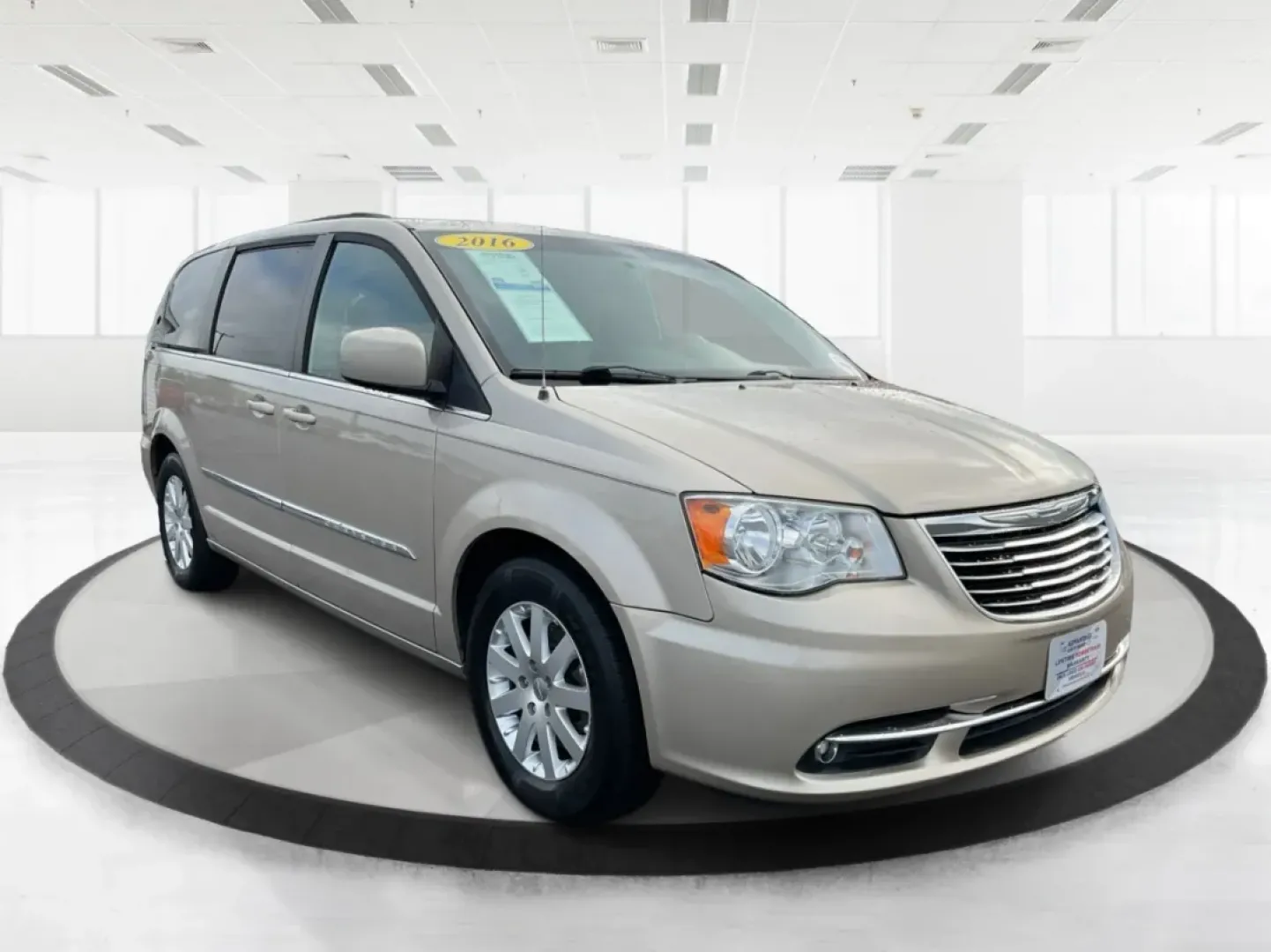2016 Chrysler Town and Country PV (2C4RC1BG4GR) with an Other engine, located at 8750 N County Rd 25A, Piqua, OH, 45356, (937) 908-9800, 40.164391, -84.232513 - **Elevate Your Family Adventures with the 2016 Chrysler Town and Country at Advantage Car and Credit - Piqua!**<br /> <br /> Are you looking for the perfect vehicle to accommodate your growing family or enhance your daily commute? Look no further than the 2016 Chrysler Town and Country, availabl - Photo#0