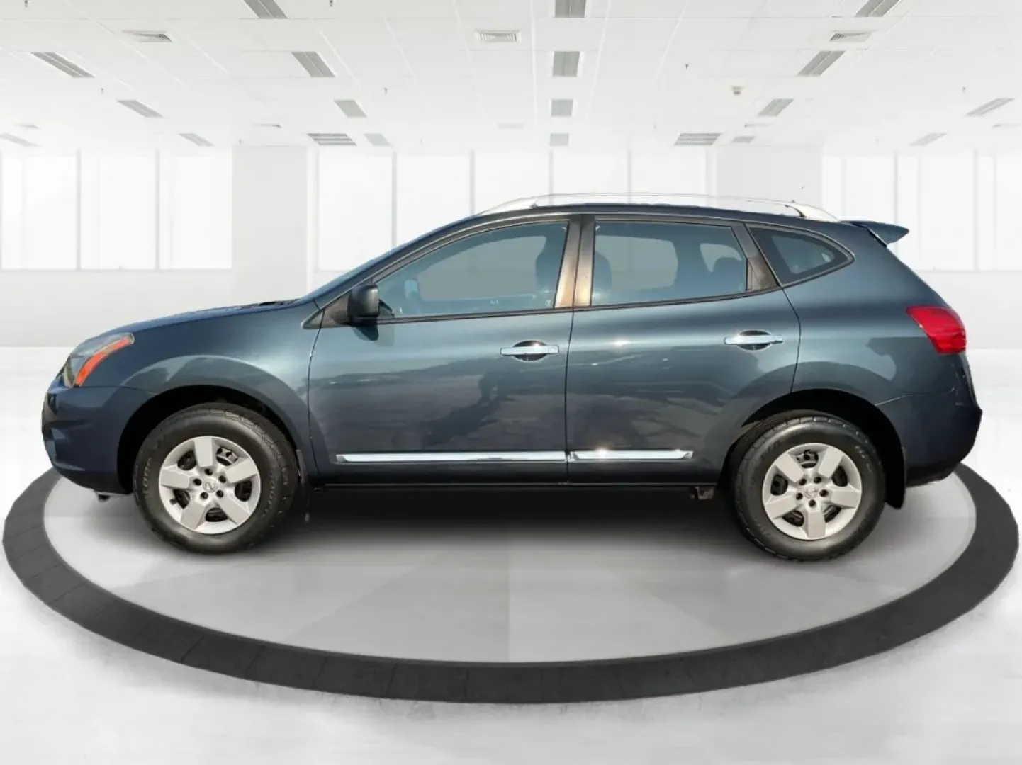 2015 Nissan Rogue S (JN8AS5MV3FW) with an 2.5L I-4 DOHC engine, located at 1099 N County Rd 25A, Troy, OH, 45373, (937) 908-9800, 40.057079, -84.212883 - **Adventure Awaits with the 2015 Nissan Rogue at Advantage Car and Credit - Troy!**<br /> <br /> Are you ready to take your family adventures to the next level? The 2015 Nissan Rogue, available now at Advantage Car and Credit in Troy, OH, is the perfect companion for growing families, long commutes, - Photo#5