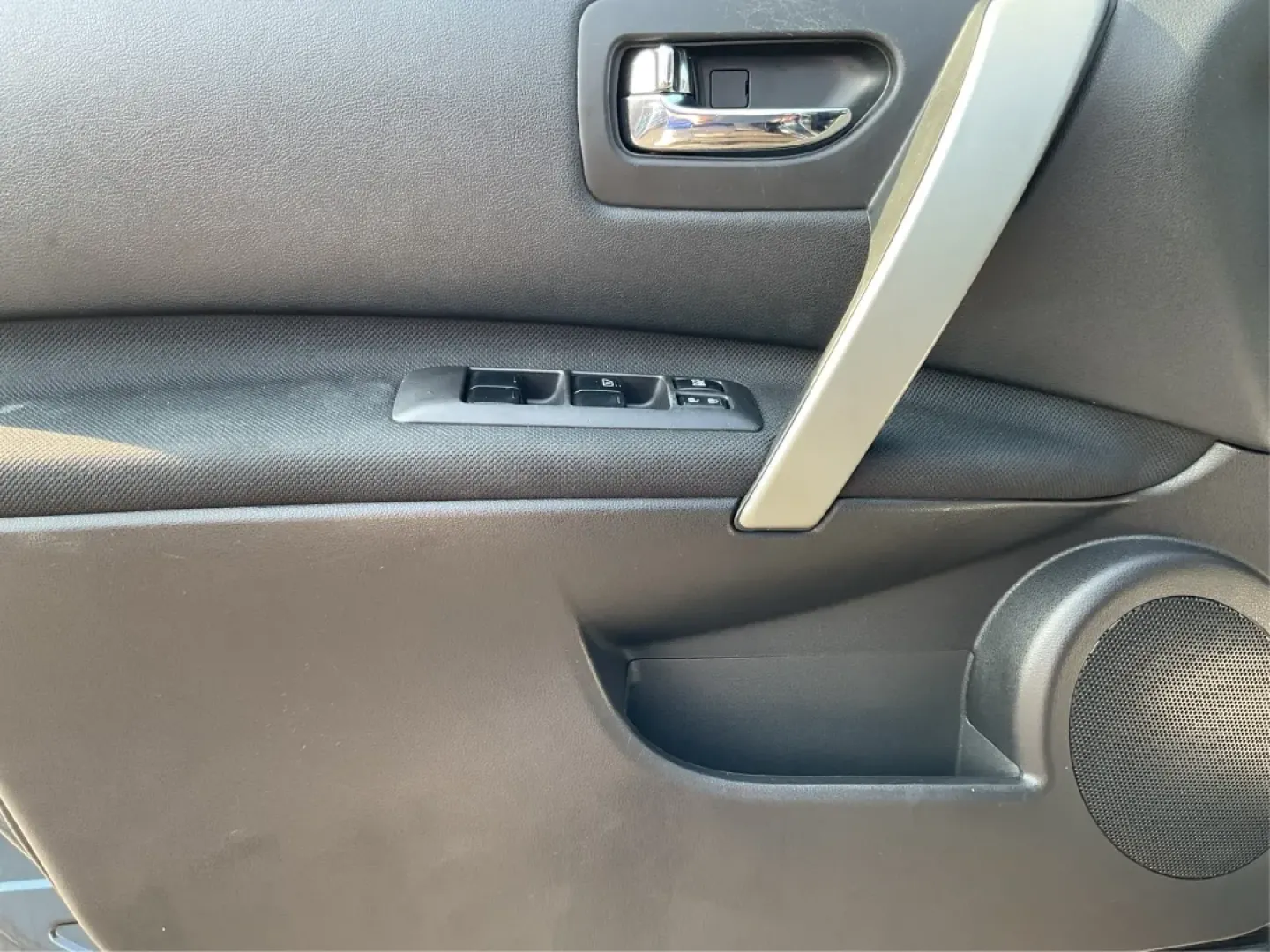 2015 Nissan Rogue S (JN8AS5MV3FW) with an 2.5L I-4 DOHC engine, located at 1099 N County Rd 25A, Troy, OH, 45373, (937) 908-9800, 40.057079, -84.212883 - **Adventure Awaits with the 2015 Nissan Rogue at Advantage Car and Credit - Troy!**<br /> <br /> Are you ready to take your family adventures to the next level? The 2015 Nissan Rogue, available now at Advantage Car and Credit in Troy, OH, is the perfect companion for growing families, long commutes, - Photo#17