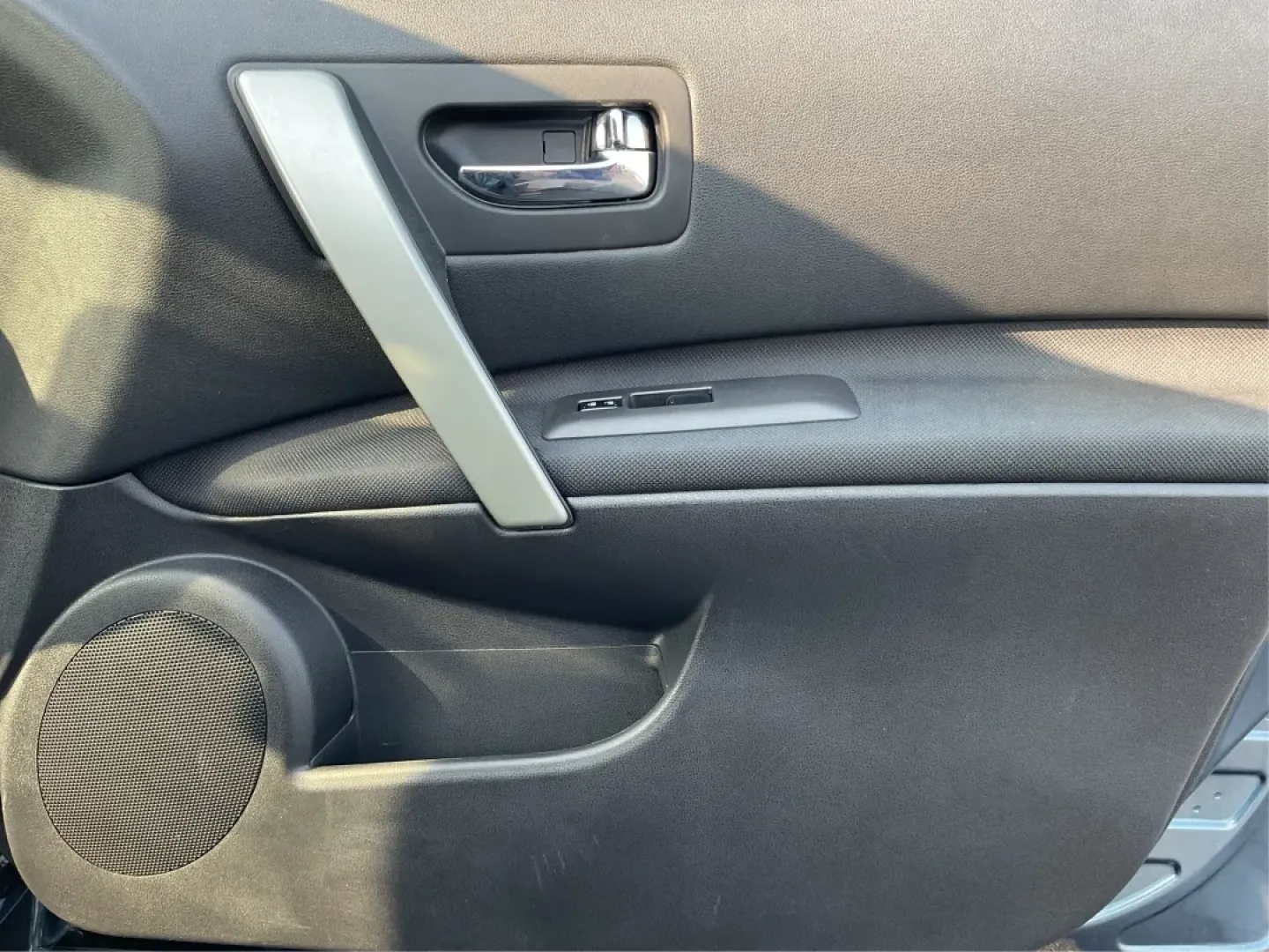 2015 Nissan Rogue S (JN8AS5MV3FW) with an 2.5L I-4 DOHC engine, located at 1099 N County Rd 25A, Troy, OH, 45373, (937) 908-9800, 40.057079, -84.212883 - **Adventure Awaits with the 2015 Nissan Rogue at Advantage Car and Credit - Troy!**<br /> <br /> Are you ready to take your family adventures to the next level? The 2015 Nissan Rogue, available now at Advantage Car and Credit in Troy, OH, is the perfect companion for growing families, long commutes, - Photo#18