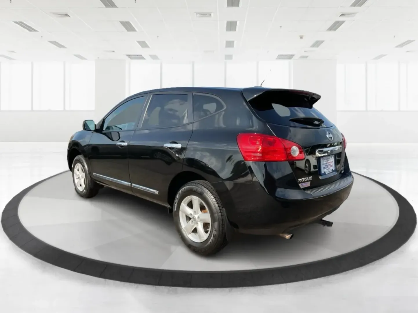 2013 Nissan Rogue S (JN8AS5MV0DW) with an 2.5L I-4 DOHC engine, located at 4508 South Dixie Dr, Moraine, OH, 45439, (937) 908-9800, 39.689976, -84.218452 - ### Explore the Perfect Family Adventure with the 2013 Nissan Rogue at Advantage Car and Credit - Moraine!<br /> <br /> Are you in the market for a versatile SUV that can handle both the daily grind and weekend getaways? Look no further than the 2013 Nissan Rogue, available now at Advantage Car and - Photo#4