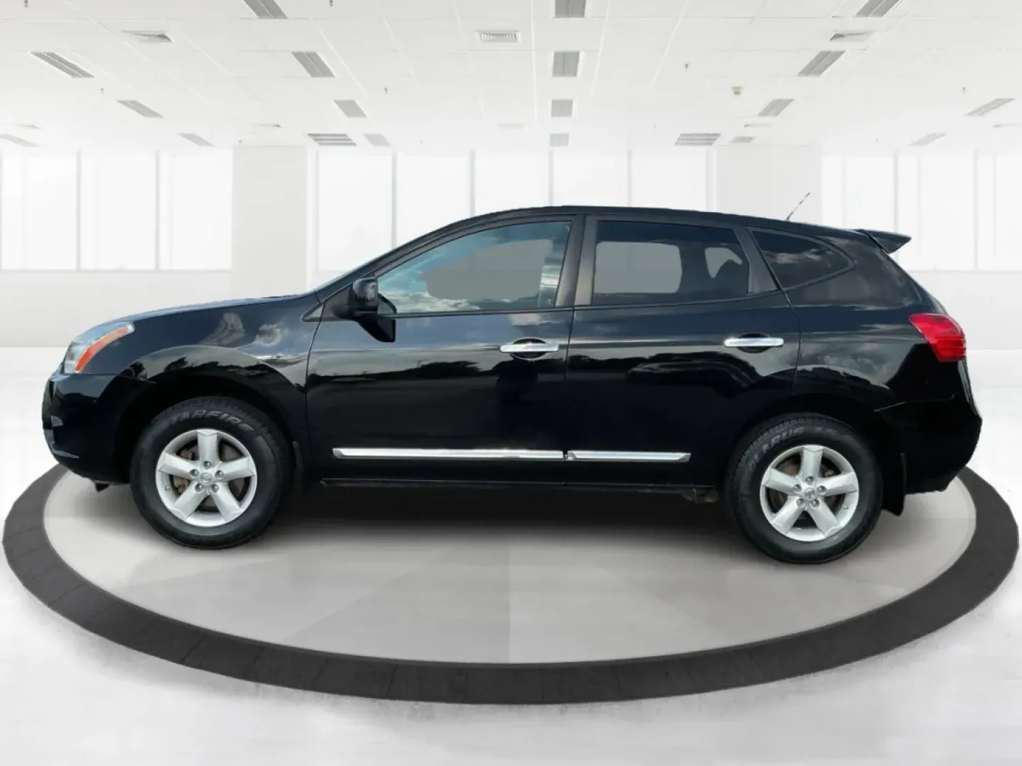 2013 Nissan Rogue S (JN8AS5MV0DW) with an 2.5L I-4 DOHC engine, located at 4508 South Dixie Dr, Moraine, OH, 45439, (937) 908-9800, 39.689976, -84.218452 - ### Explore the Perfect Family Adventure with the 2013 Nissan Rogue at Advantage Car and Credit - Moraine!<br /> <br /> Are you in the market for a versatile SUV that can handle both the daily grind and weekend getaways? Look no further than the 2013 Nissan Rogue, available now at Advantage Car and - Photo#5