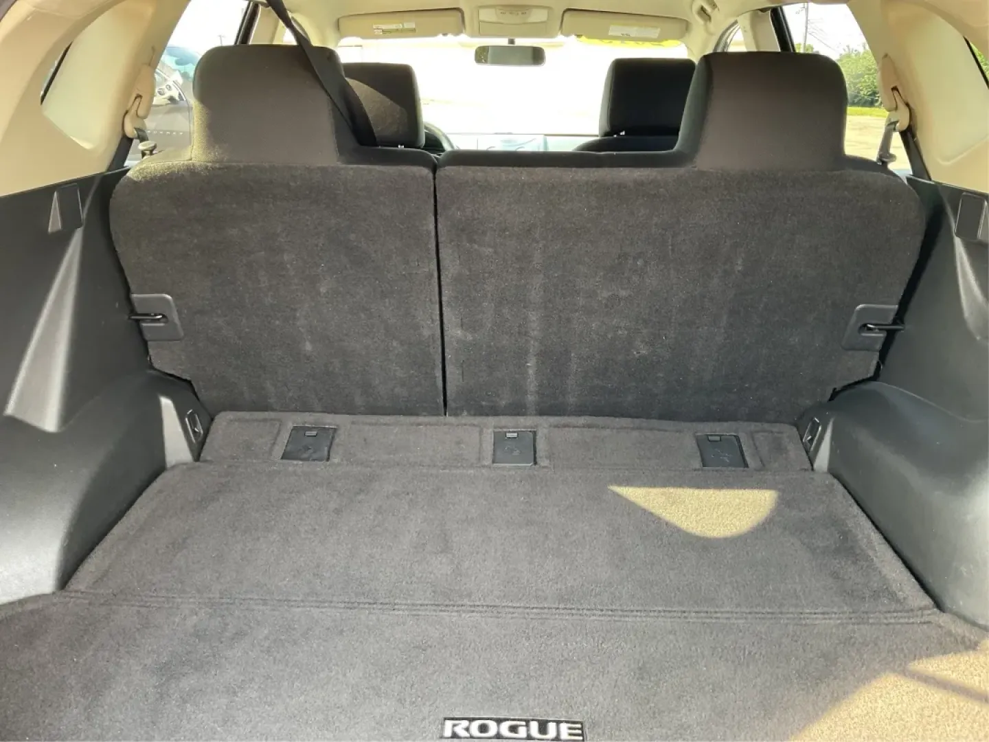 2013 Nissan Rogue S (JN8AS5MV0DW) with an 2.5L I-4 DOHC engine, located at 4508 South Dixie Dr, Moraine, OH, 45439, (937) 908-9800, 39.689976, -84.218452 - ### Explore the Perfect Family Adventure with the 2013 Nissan Rogue at Advantage Car and Credit - Moraine!<br /> <br /> Are you in the market for a versatile SUV that can handle both the daily grind and weekend getaways? Look no further than the 2013 Nissan Rogue, available now at Advantage Car and - Photo#12