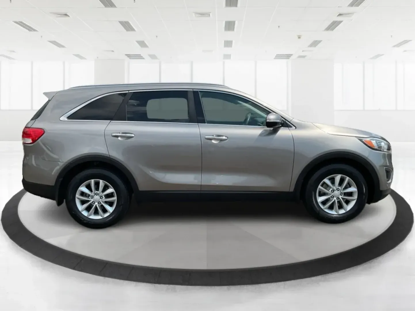 2016 Kia Sorento 2.4L LX (5XYPG4A34GG) with an 2.4L I-4 gasoline direct injection engine, located at 4508 South Dixie Dr, Moraine, OH, 45439, (937) 908-9800, 39.689976, -84.218452 - **Explore Life's Adventures with the 2016 Kia Sorento at Advantage Car and Credit - Riverside!**<br /> <br /> Are you ready to elevate your driving experience? The 2016 Kia Sorento is the perfect companion for families, adventurers, and daily commuters alike. This versatile SUV seamlessly blends com - Photo#1