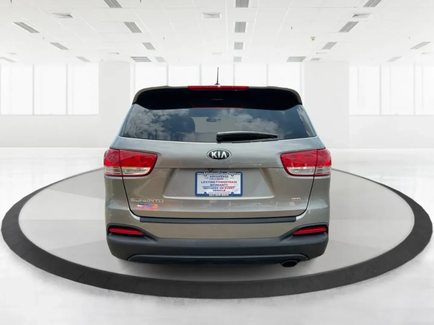 2016 Kia Sorento 2.4L LX (5XYPG4A34GG) with an 2.4L I-4 gasoline direct injection engine, located at 4508 South Dixie Dr, Moraine, OH, 45439, (937) 908-9800, 39.689976, -84.218452 - **Explore Life's Adventures with the 2016 Kia Sorento at Advantage Car and Credit - Riverside!**<br /> <br /> Are you ready to elevate your driving experience? The 2016 Kia Sorento is the perfect companion for families, adventurers, and daily commuters alike. This versatile SUV seamlessly blends com - Photo#3