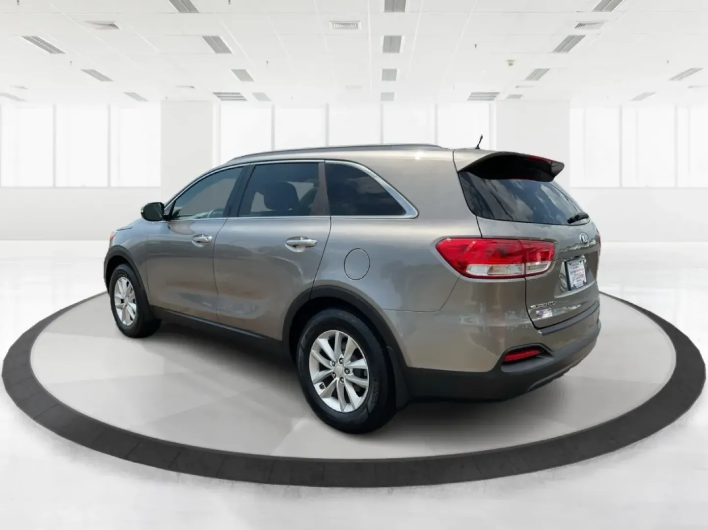 2016 Kia Sorento 2.4L LX (5XYPG4A34GG) with an 2.4L I-4 gasoline direct injection engine, located at 4508 South Dixie Dr, Moraine, OH, 45439, (937) 908-9800, 39.689976, -84.218452 - **Explore Life's Adventures with the 2016 Kia Sorento at Advantage Car and Credit - Riverside!**<br /> <br /> Are you ready to elevate your driving experience? The 2016 Kia Sorento is the perfect companion for families, adventurers, and daily commuters alike. This versatile SUV seamlessly blends com - Photo#4