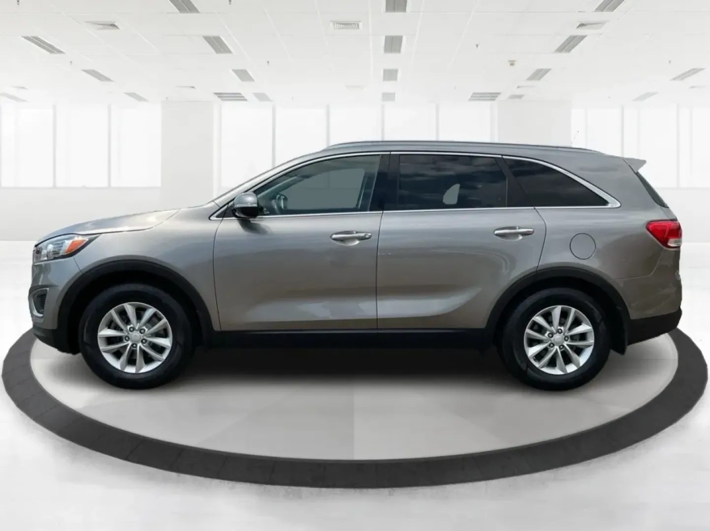 2016 Kia Sorento 2.4L LX (5XYPG4A34GG) with an 2.4L I-4 gasoline direct injection engine, located at 4508 South Dixie Dr, Moraine, OH, 45439, (937) 908-9800, 39.689976, -84.218452 - **Explore Life's Adventures with the 2016 Kia Sorento at Advantage Car and Credit - Riverside!**<br /> <br /> Are you ready to elevate your driving experience? The 2016 Kia Sorento is the perfect companion for families, adventurers, and daily commuters alike. This versatile SUV seamlessly blends com - Photo#5