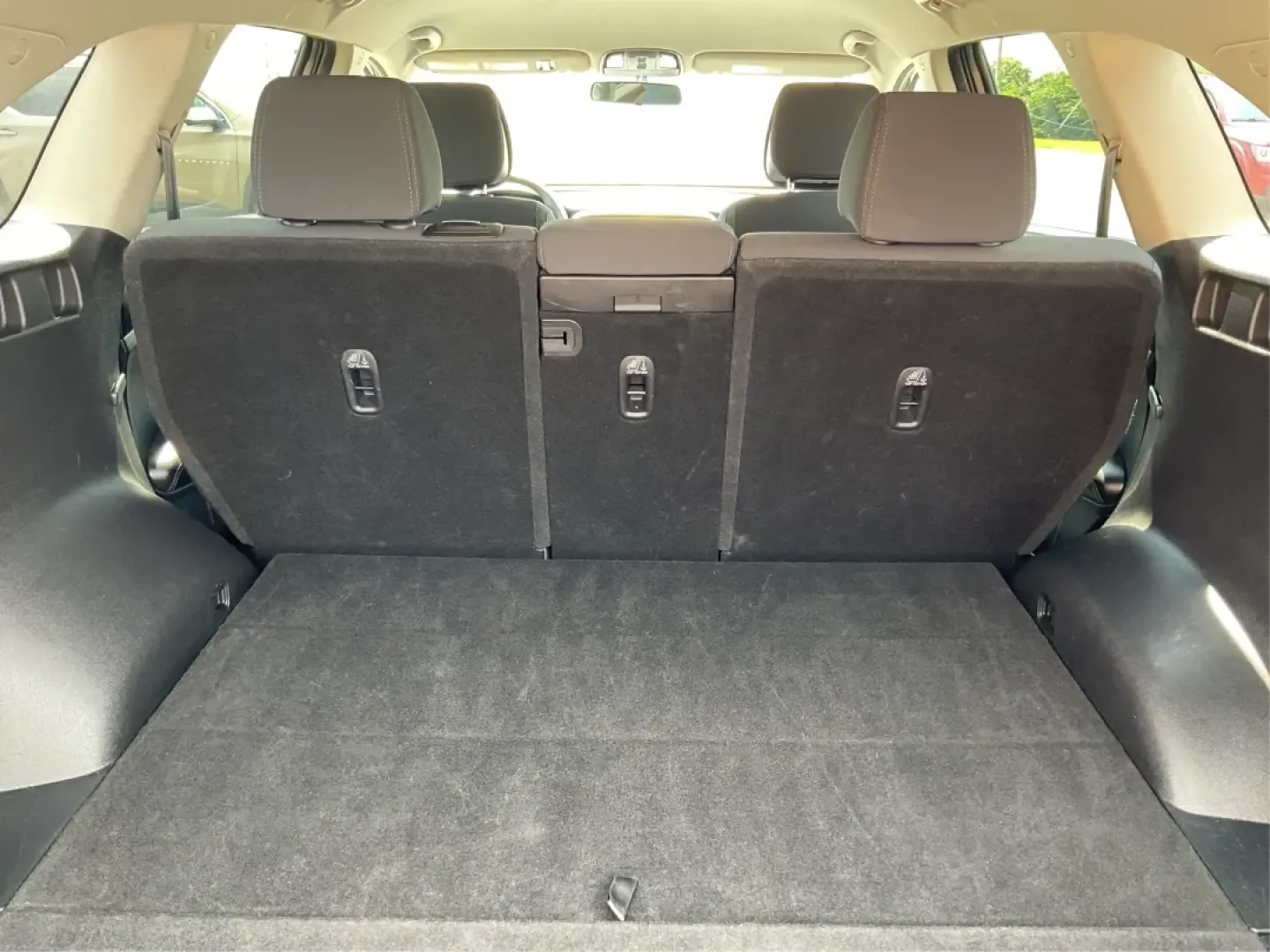 2016 Kia Sorento 2.4L LX (5XYPG4A34GG) with an 2.4L I-4 gasoline direct injection engine, located at 4508 South Dixie Dr, Moraine, OH, 45439, (937) 908-9800, 39.689976, -84.218452 - **Explore Life's Adventures with the 2016 Kia Sorento at Advantage Car and Credit - Riverside!**<br /> <br /> Are you ready to elevate your driving experience? The 2016 Kia Sorento is the perfect companion for families, adventurers, and daily commuters alike. This versatile SUV seamlessly blends com - Photo#12