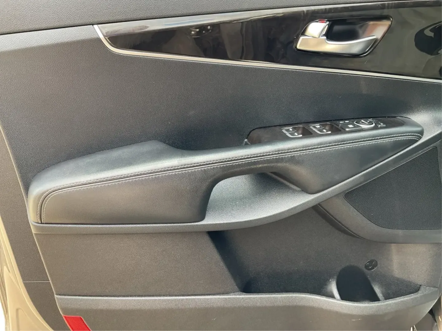 2016 Kia Sorento 2.4L LX (5XYPG4A34GG) with an 2.4L I-4 gasoline direct injection engine, located at 4508 South Dixie Dr, Moraine, OH, 45439, (937) 908-9800, 39.689976, -84.218452 - **Explore Life's Adventures with the 2016 Kia Sorento at Advantage Car and Credit - Riverside!**<br /> <br /> Are you ready to elevate your driving experience? The 2016 Kia Sorento is the perfect companion for families, adventurers, and daily commuters alike. This versatile SUV seamlessly blends com - Photo#17