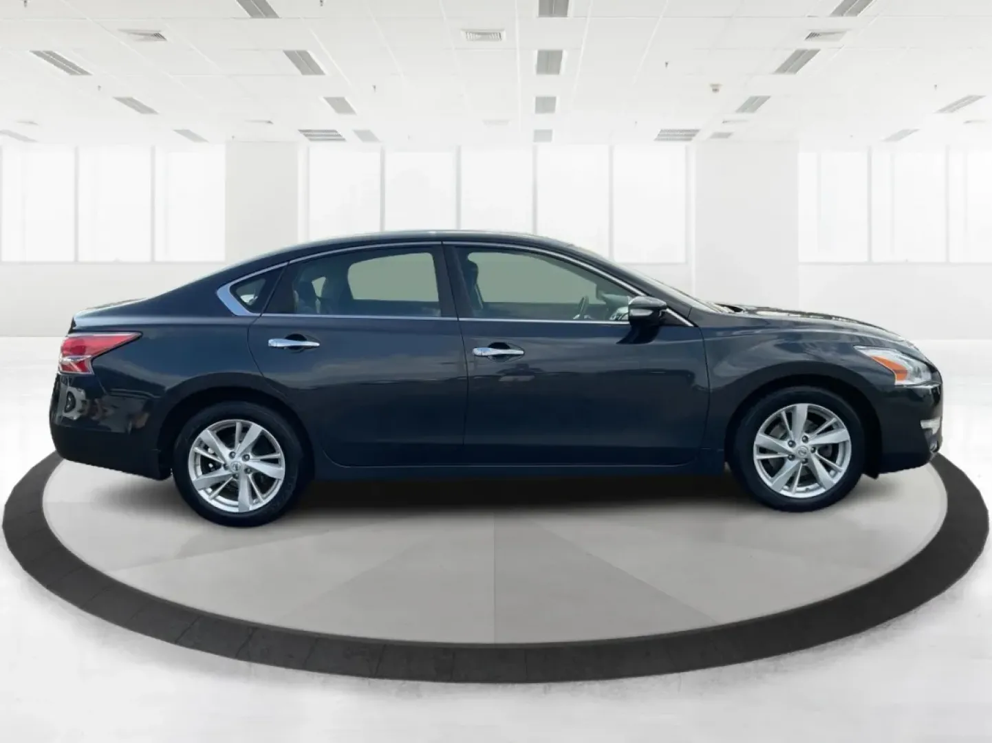 2015 Nissan Altima 2.5 SV (1N4AL3AP2FC) with an 2.5L I-4 DOHC engine, located at 1184 Kauffman Ave, Fairborn, OH, 45324, (937) 908-9800, 39.807072, -84.030914 - **Elevate Your Daily Drive with the 2015 Nissan Altima 2.5 SV at Advantage Car and Credit - Fairborn!**<br /> <br /> Are you searching for a reliable sedan that effortlessly blends style, comfort, and technology? Look no further than the 2015 Nissan Altima 2.5 SV available at Advantage Car and Credi - Photo#1