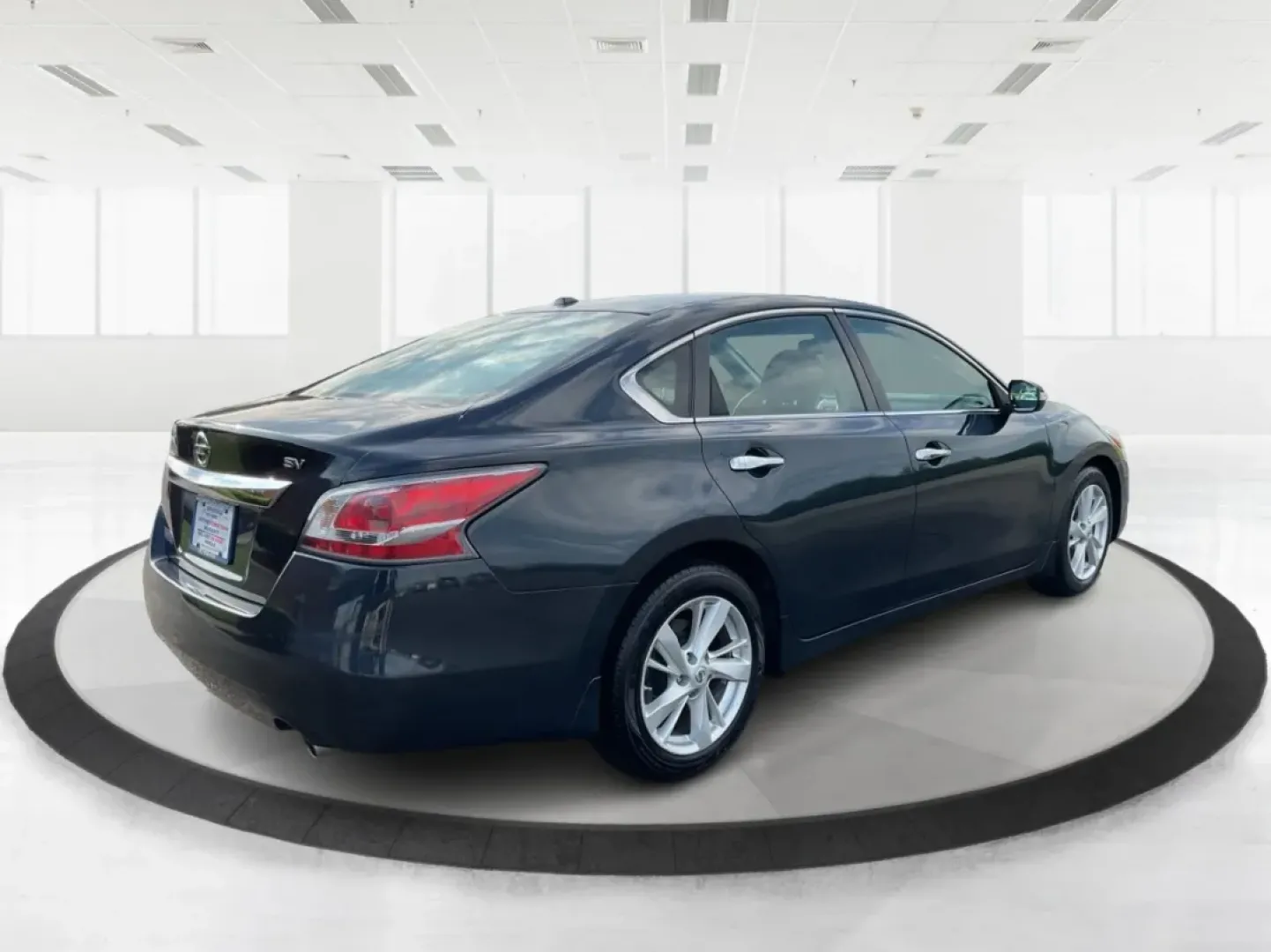 2015 Nissan Altima 2.5 SV (1N4AL3AP2FC) with an 2.5L I-4 DOHC engine, located at 1184 Kauffman Ave, Fairborn, OH, 45324, (937) 908-9800, 39.807072, -84.030914 - **Elevate Your Daily Drive with the 2015 Nissan Altima 2.5 SV at Advantage Car and Credit - Fairborn!**<br /> <br /> Are you searching for a reliable sedan that effortlessly blends style, comfort, and technology? Look no further than the 2015 Nissan Altima 2.5 SV available at Advantage Car and Credi - Photo#2