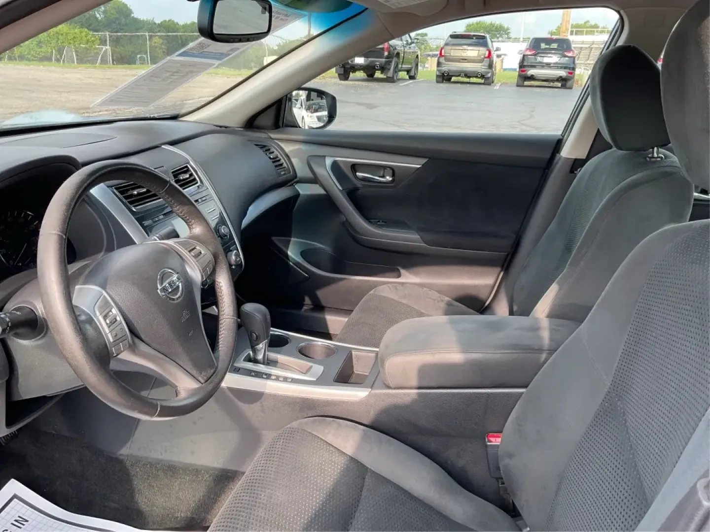 2015 Nissan Altima 2.5 SV (1N4AL3AP2FC) with an 2.5L I-4 DOHC engine, located at 1184 Kauffman Ave, Fairborn, OH, 45324, (937) 908-9800, 39.807072, -84.030914 - **Elevate Your Daily Drive with the 2015 Nissan Altima 2.5 SV at Advantage Car and Credit - Fairborn!**<br /> <br /> Are you searching for a reliable sedan that effortlessly blends style, comfort, and technology? Look no further than the 2015 Nissan Altima 2.5 SV available at Advantage Car and Credi - Photo#9