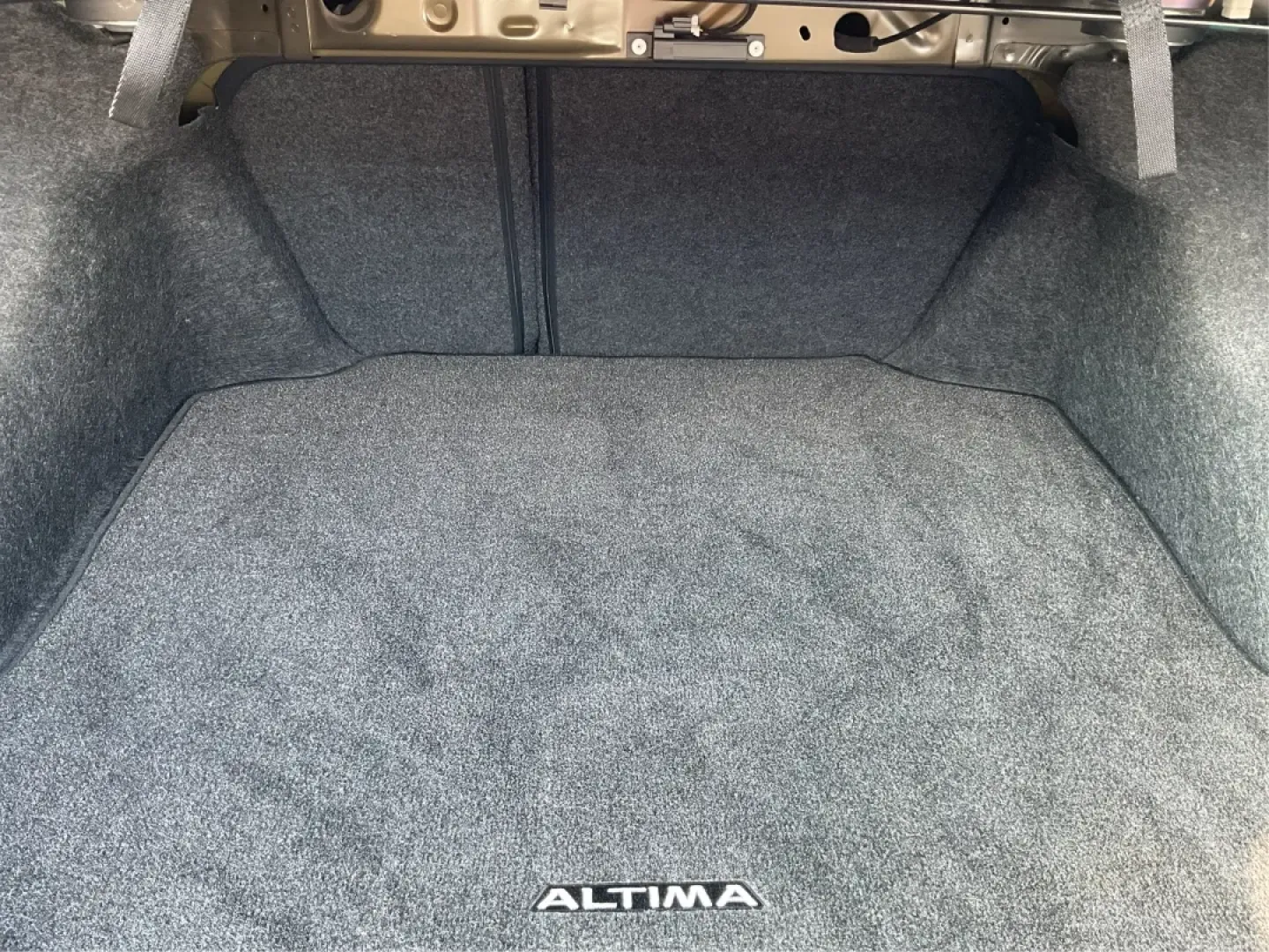 2015 Nissan Altima 2.5 SV (1N4AL3AP2FC) with an 2.5L I-4 DOHC engine, located at 1184 Kauffman Ave, Fairborn, OH, 45324, (937) 908-9800, 39.807072, -84.030914 - **Elevate Your Daily Drive with the 2015 Nissan Altima 2.5 SV at Advantage Car and Credit - Fairborn!**<br /> <br /> Are you searching for a reliable sedan that effortlessly blends style, comfort, and technology? Look no further than the 2015 Nissan Altima 2.5 SV available at Advantage Car and Credi - Photo#12