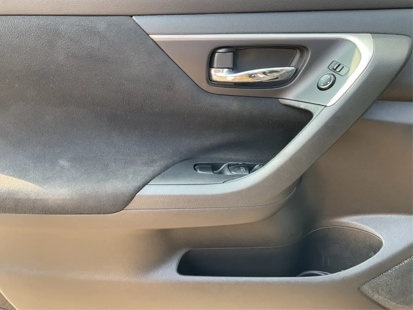 2015 Nissan Altima 2.5 SV (1N4AL3AP2FC) with an 2.5L I-4 DOHC engine, located at 1184 Kauffman Ave, Fairborn, OH, 45324, (937) 908-9800, 39.807072, -84.030914 - **Elevate Your Daily Drive with the 2015 Nissan Altima 2.5 SV at Advantage Car and Credit - Fairborn!**<br /> <br /> Are you searching for a reliable sedan that effortlessly blends style, comfort, and technology? Look no further than the 2015 Nissan Altima 2.5 SV available at Advantage Car and Credi - Photo#18