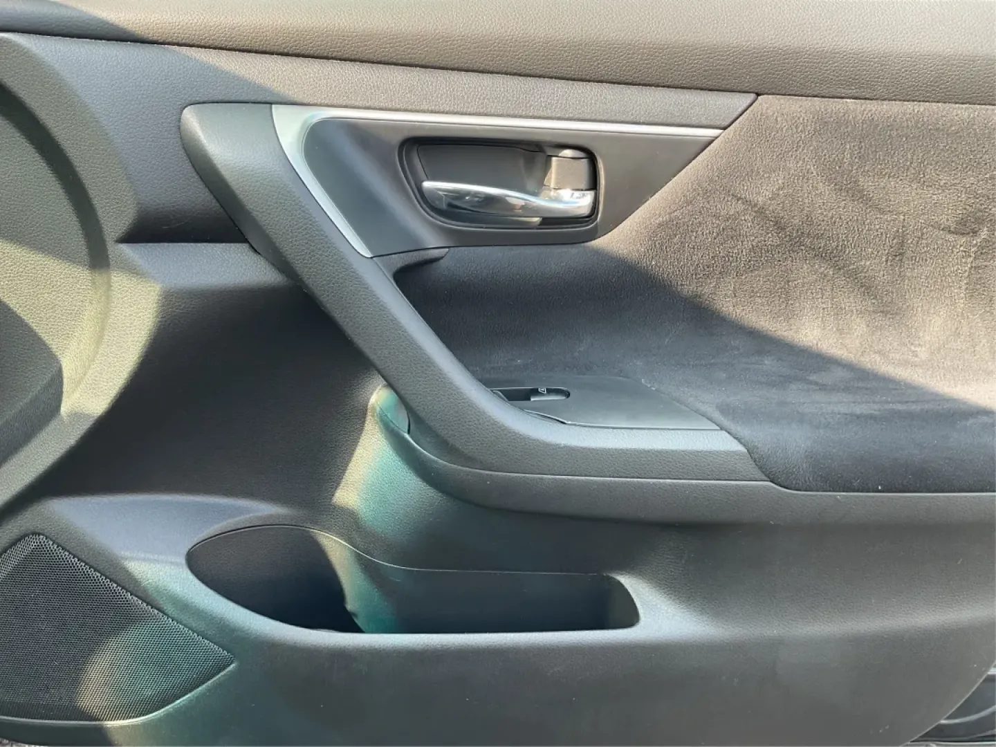 2015 Nissan Altima 2.5 SV (1N4AL3AP2FC) with an 2.5L I-4 DOHC engine, located at 1184 Kauffman Ave, Fairborn, OH, 45324, (937) 908-9800, 39.807072, -84.030914 - **Elevate Your Daily Drive with the 2015 Nissan Altima 2.5 SV at Advantage Car and Credit - Fairborn!**<br /> <br /> Are you searching for a reliable sedan that effortlessly blends style, comfort, and technology? Look no further than the 2015 Nissan Altima 2.5 SV available at Advantage Car and Credi - Photo#19