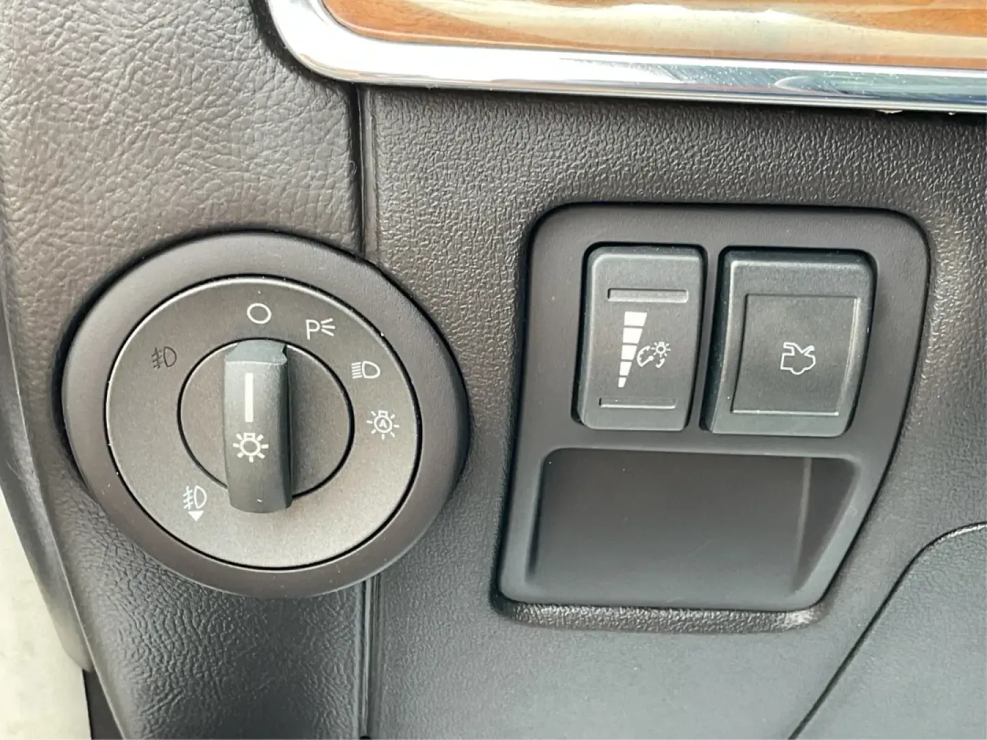 2011 Lincoln MKZ Base (3LNHL2GC8BR) with an Other engine, located at 1099 N County Rd 25A, Troy, OH, 45373, (937) 908-9800, 40.057079, -84.212883 - **Experience Luxury and Reliability with the 2011 Lincoln MKZ at Advantage Car and Credit**<br /> <br /> Are you in the market for a vehicle that combines sophistication with practicality? Look no further than the 2011 Lincoln MKZ available at Advantage Car and Credit in Fairborn, OH. This stunning - Photo#17