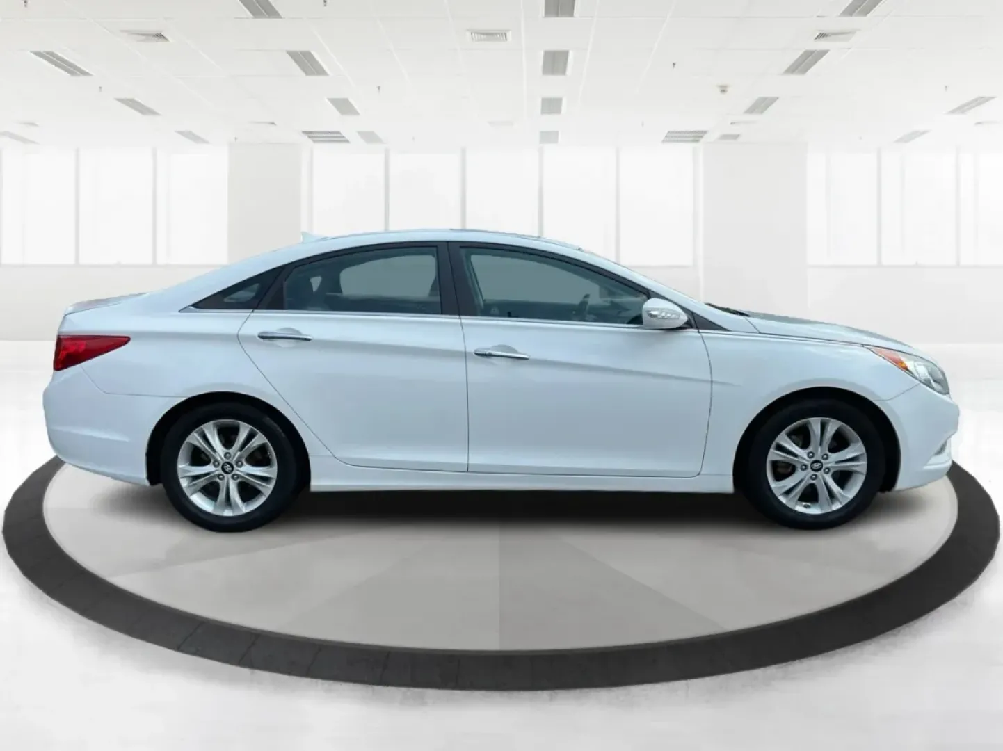 2011 Hyundai Sonata Limited (5NPEC4AC8BH) with an 2.4L I-4 gasoline direct injection engine, located at 1184 Kauffman Ave, Fairborn, OH, 45324, (937) 908-9800, 39.807072, -84.030914 - **Experience Comfort and Style with the 2011 Hyundai Sonata Limited - Perfect for Your Daily Commute or Weekend Getaway!**<br /> <br /> Looking for a reliable vehicle that seamlessly fits into your busy lifestyle? The 2011 Hyundai Sonata Limited is an excellent choice for those who want a perfect bl - Photo#1