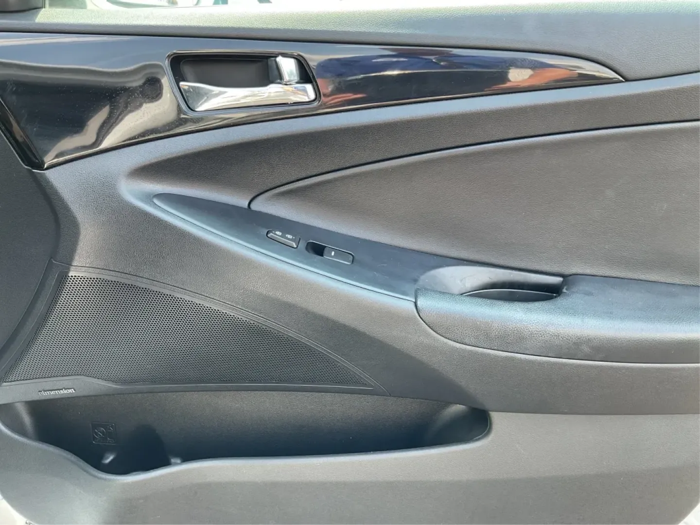 2011 Hyundai Sonata Limited (5NPEC4AC8BH) with an 2.4L I-4 gasoline direct injection engine, located at 1184 Kauffman Ave, Fairborn, OH, 45324, (937) 908-9800, 39.807072, -84.030914 - **Experience Comfort and Style with the 2011 Hyundai Sonata Limited - Perfect for Your Daily Commute or Weekend Getaway!**<br /> <br /> Looking for a reliable vehicle that seamlessly fits into your busy lifestyle? The 2011 Hyundai Sonata Limited is an excellent choice for those who want a perfect bl - Photo#19