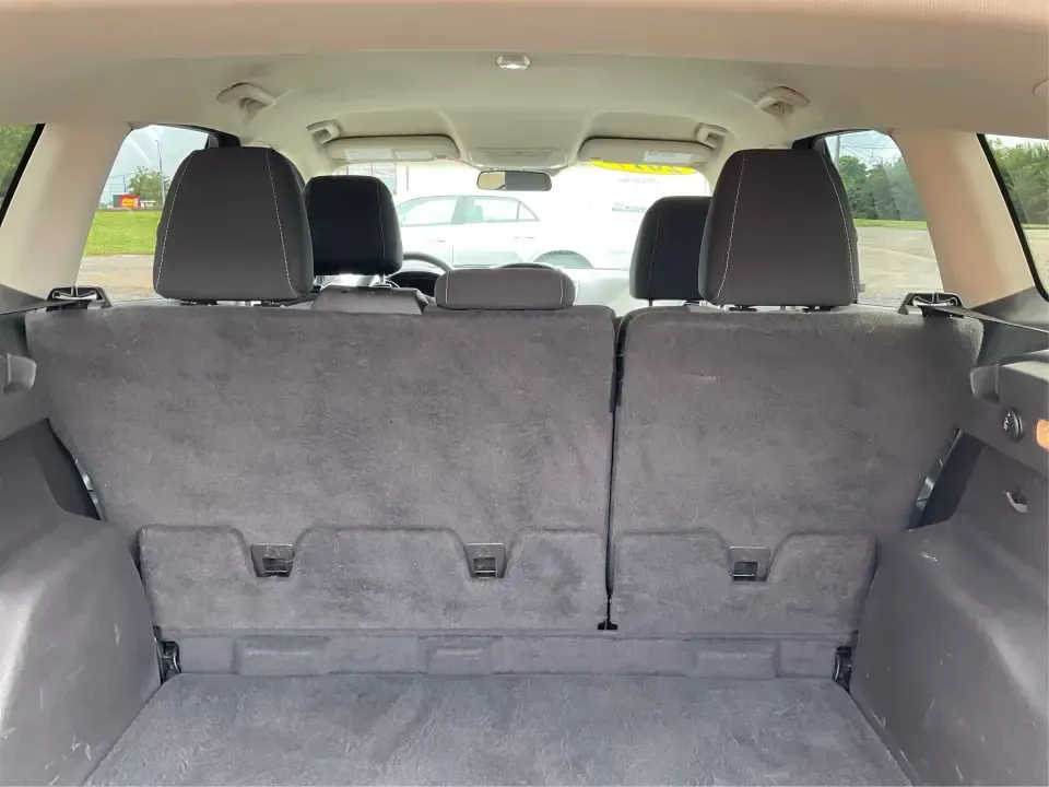 2017 Ford Escape (1FMCU9GD3HU) with an Other engine, located at 1230 East Main St, Xenia, OH, 45385, (937) 908-9800, 39.688026, -83.910172 - Are you searching for a reliable and stylish SUV that fits seamlessly into your busy lifestyle? Look no further than this stunning 2017 Ford Escape SE, available now at Advantage Car and Credit in Fairborn, OH. With its robust features and comfortable design, this vehicle is perfect for growing fami - Photo#12