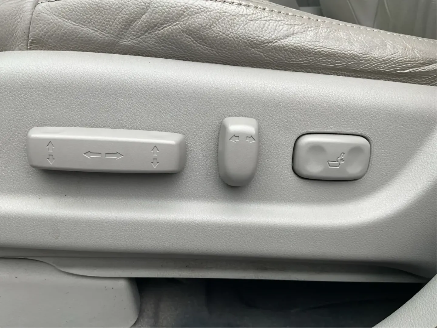 2012 Honda CR-V EX-L 4WD 5-Speed AT (2HKRM3H75CH) with an Other engine, located at 1099 N County Rd 25A, Troy, OH, 45373, (937) 908-9800, 40.057079, -84.212883 - Are you ready to elevate your adventures and daily commutes with a reliable vehicle? The 2012 Honda CR-V EX-L is perfect for individuals and families alike, offering a comfortable ride with ample space and versatile features. Whether you're navigating the bustling streets of Fairborn, OH, or heading - Photo#16