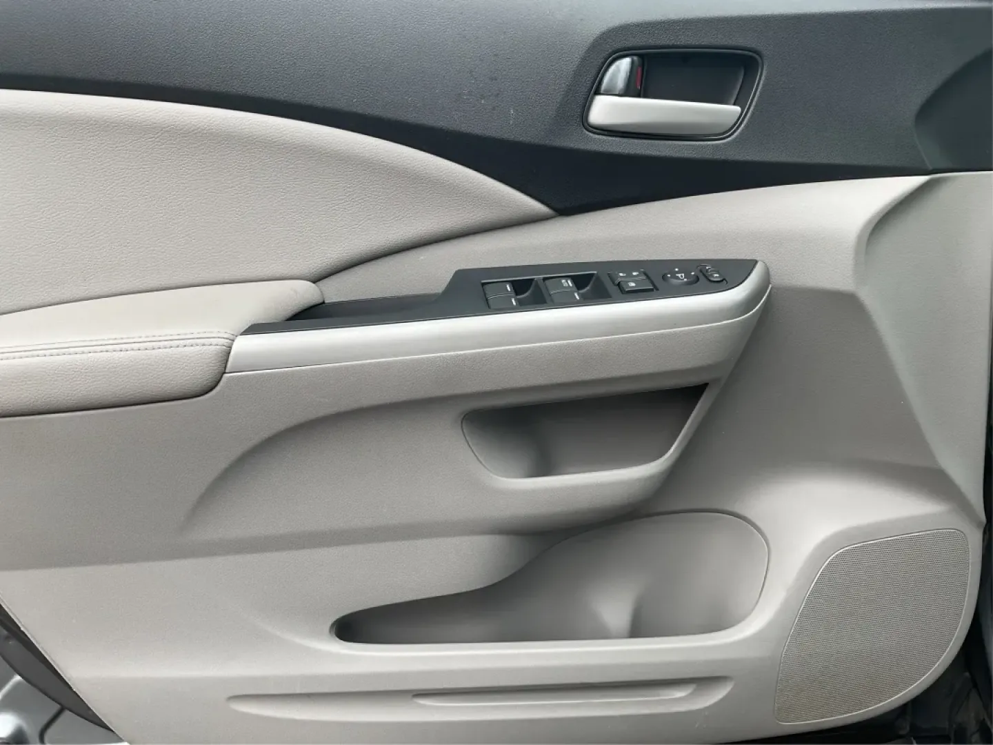 2012 Honda CR-V EX-L 4WD 5-Speed AT (2HKRM3H75CH) with an Other engine, located at 1099 N County Rd 25A, Troy, OH, 45373, (937) 908-9800, 40.057079, -84.212883 - Are you ready to elevate your adventures and daily commutes with a reliable vehicle? The 2012 Honda CR-V EX-L is perfect for individuals and families alike, offering a comfortable ride with ample space and versatile features. Whether you're navigating the bustling streets of Fairborn, OH, or heading - Photo#17