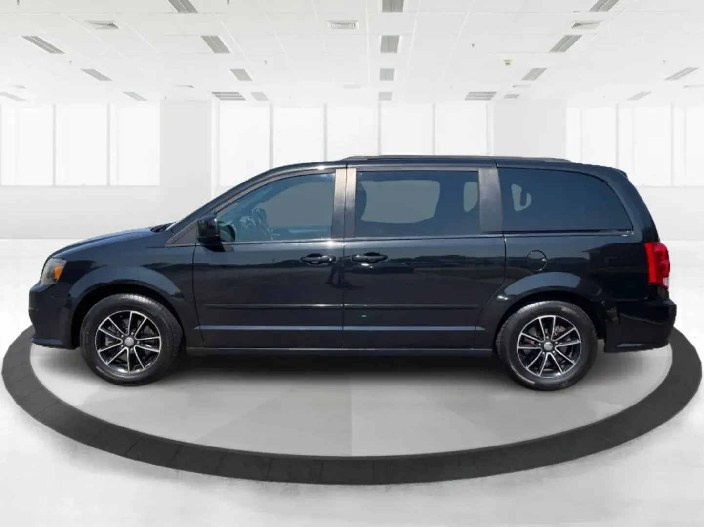 2017 Dodge Grand Caravan GT (2C4RDGEG9HR) with an 3.6L V6 DOHC 24V engine, 6-Speed Automatic transmission, located at 8750 N County Rd 25A, Piqua, OH, 45356, (937) 908-9800, 40.164391, -84.232513 - **Discover Your Family's Adventure with the 2017 Dodge Grand Caravan GT at Advantage Car and Credit!**<br /> <br /> Are you ready to elevate your family's travel experience? The 2017 Dodge Grand Caravan GT is not just a vehicle; it's a lifestyle solution designed for families who love to explore, en - Photo#5