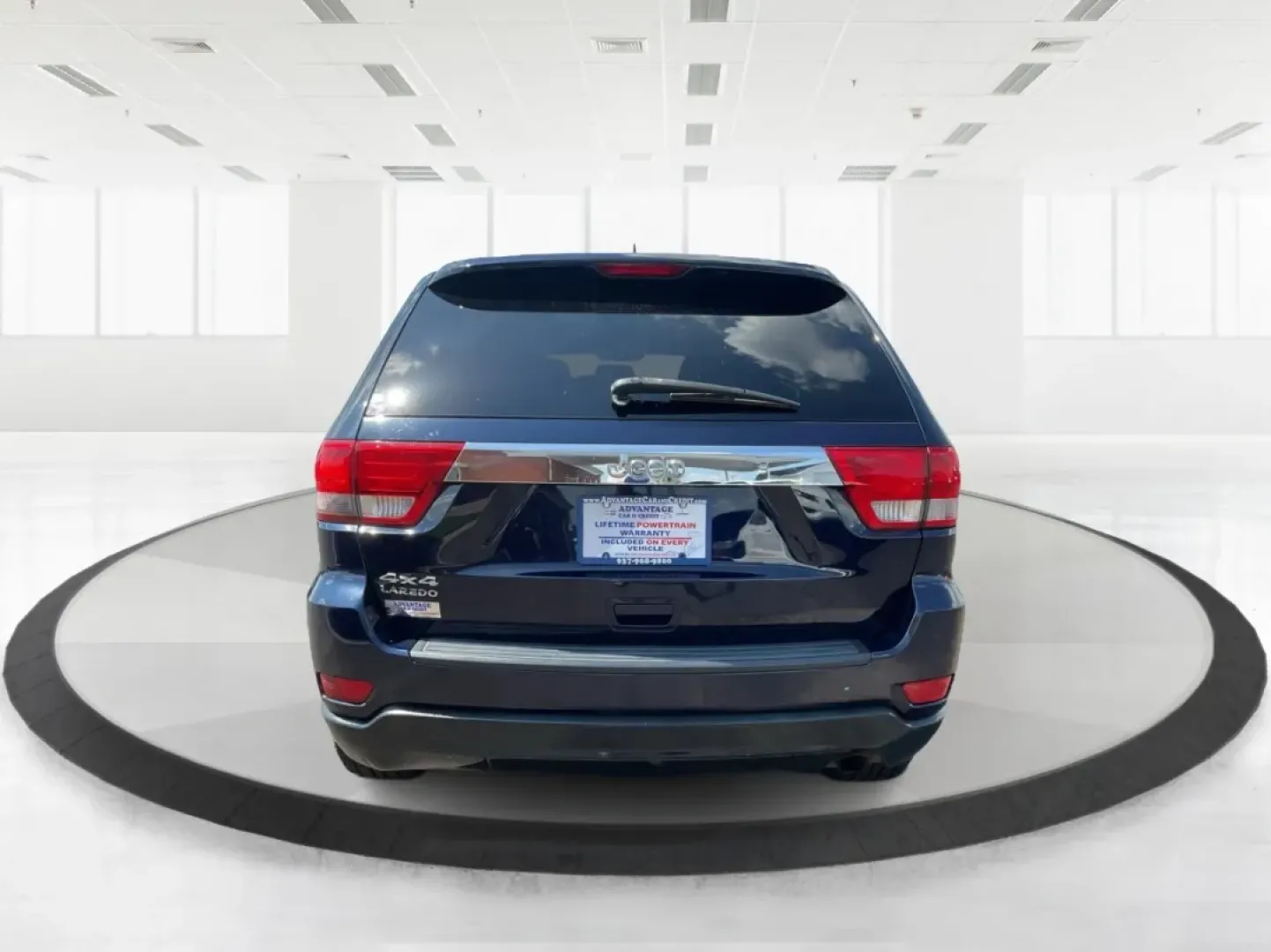 2013 Jeep Grand Cherokee Laredo (1C4RJFAG7DC) with an Other engine, located at 1230 East Main St, Xenia, OH, 45385, (937) 908-9800, 39.688026, -83.910172 - Are you ready to elevate your driving experience? Whether you're a growing family in need of spacious comfort, a weekend adventurer seeking reliability, or simply someone looking for a dependable daily driver, the 2013 Jeep Grand Cherokee Laredo is the perfect vehicle for you. Located at Advantage C - Photo#3