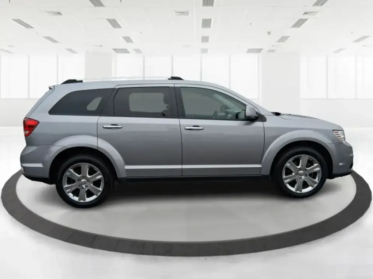2017 Dodge Journey SXT AWD (3C4PDDBG9HT) with an Pentastar 3.6L V-6 DOHC engine, 6A transmission, located at 1230 East Main St, Xenia, OH, 45385, (937) 908-9800, 39.688026, -83.910172 - ### Explore New Adventures with the 2017 Dodge Journey SXT AWD at Advantage Car and Credit<br /> <br /> Looking for an SUV that can keep up with your dynamic lifestyle? The 2017 Dodge Journey SXT AWD is the perfect companion for growing families, weekend adventurers, and daily commuters alike. With - Photo#1