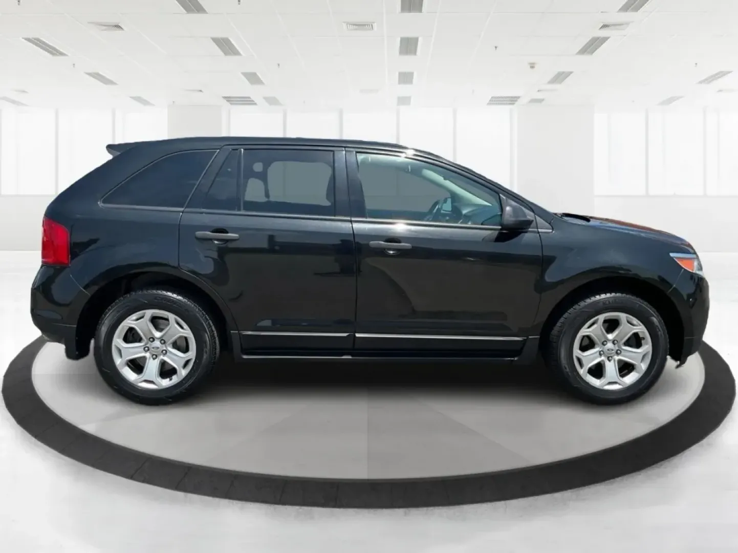 2014 Ford Edge SE (2FMDK3G96EB) with an Other engine, located at 1951 S Dayton Lakeview Rd., New Carlisle, OH, 45344, (937) 908-9800, 39.890999, -84.050255 - **Discover Your Next Adventure with the 2014 Ford Edge SE!** <br /> <br /> Are you searching for a reliable vehicle that perfectly balances style, comfort, and functionality? Look no further than this stunning 2014 Ford Edge SE, available now at Advantage Car and Credit in Fairborn, OH. This versati - Photo#1