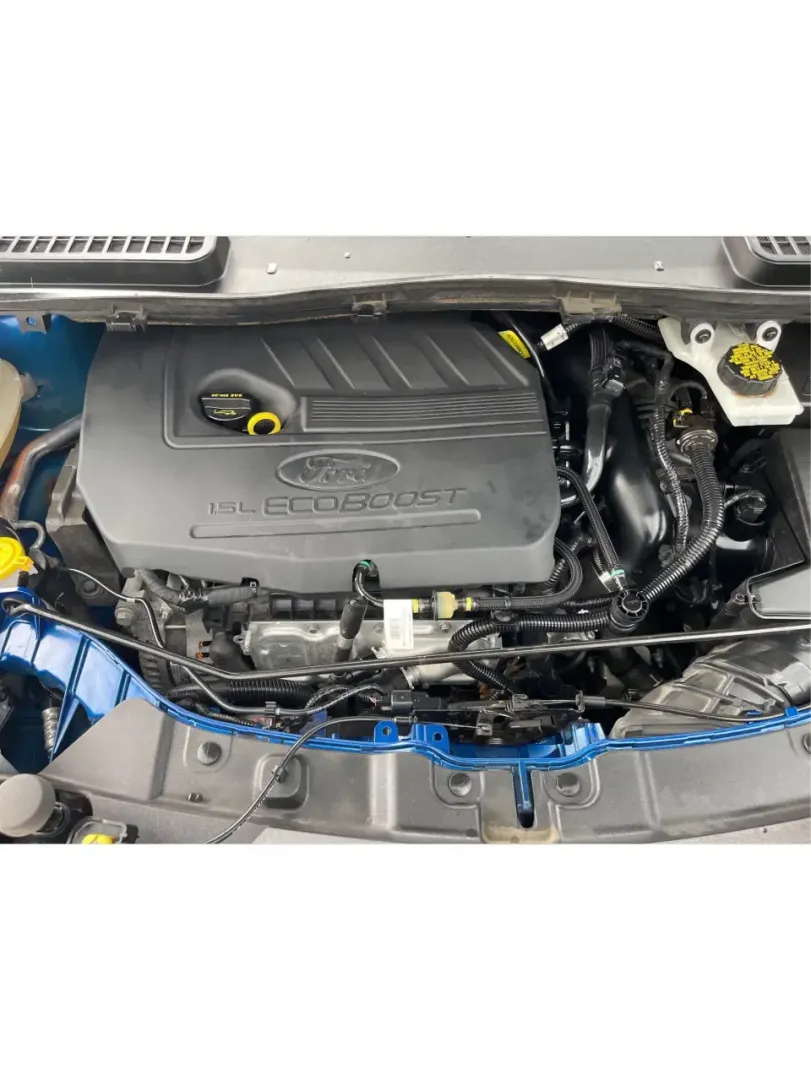 2017 Ford Escape SE (1FMCU0GD5HU) with an 1.5L L4 DOHC 16V engine, 6A transmission, located at 4508 South Dixie Dr, Moraine, OH, 45439, (937) 908-9800, 39.689976, -84.218452 - **Adventure Awaits in This 2017 Ford Escape SE Perfect for Your Ohio Lifestyle!**<br /> <br /> Are you ready to embrace the open road? Whether you're commuting to work, taking the kids to soccer practice, or planning a weekend getaway to nearby attractions like the National Museum of the U.S. Air F - Photo#11