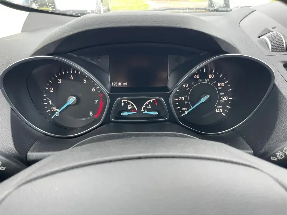 2017 Ford Escape SE (1FMCU0GD5HU) with an 1.5L L4 DOHC 16V engine, 6A transmission, located at 4508 South Dixie Dr, Moraine, OH, 45439, (937) 908-9800, 39.689976, -84.218452 - **Adventure Awaits in This 2017 Ford Escape SE Perfect for Your Ohio Lifestyle!**<br /> <br /> Are you ready to embrace the open road? Whether you're commuting to work, taking the kids to soccer practice, or planning a weekend getaway to nearby attractions like the National Museum of the U.S. Air F - Photo#15