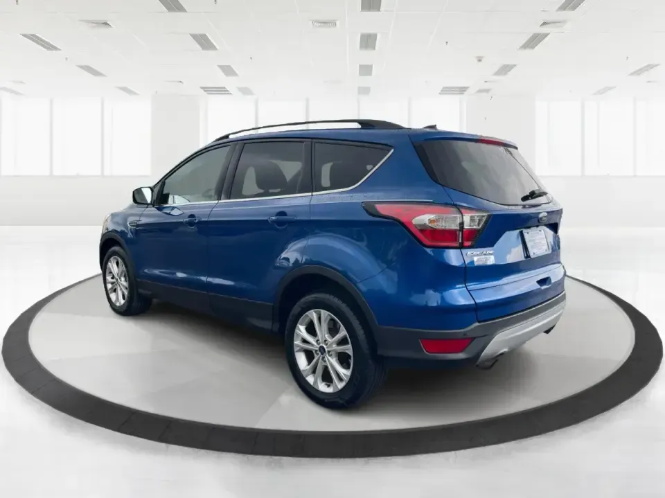 2017 Ford Escape SE (1FMCU0GD5HU) with an 1.5L L4 DOHC 16V engine, 6A transmission, located at 1951 S Dayton Lakeview Rd., New Carlisle, OH, 45344, (937) 908-9800, 39.890999, -84.050255 - **Adventure Awaits in This 2017 Ford Escape SE Perfect for Your Ohio Lifestyle!**<br /> <br /> Are you ready to embrace the open road? Whether you're commuting to work, taking the kids to soccer practice, or planning a weekend getaway to nearby attractions like the National Museum of the U.S. Air F - Photo#4