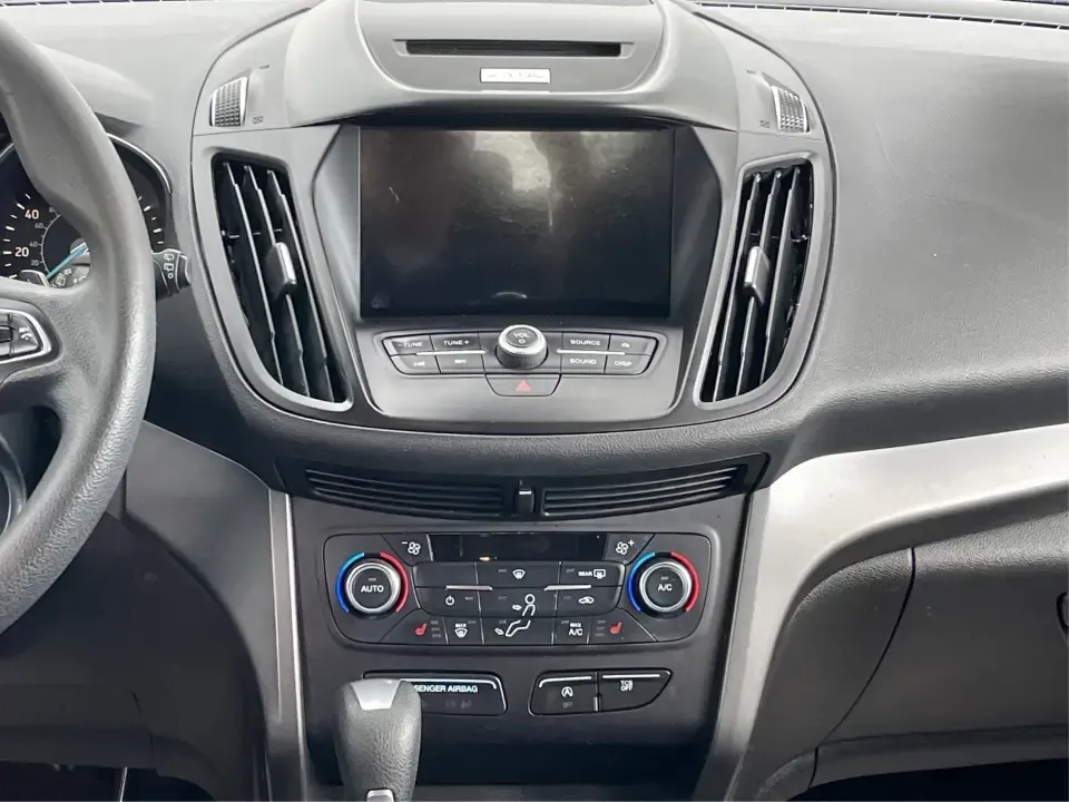 2017 Ford Escape SE (1FMCU0GD5HU) with an 1.5L L4 DOHC 16V engine, 6A transmission, located at 1951 S Dayton Lakeview Rd., New Carlisle, OH, 45344, (937) 908-9800, 39.890999, -84.050255 - **Adventure Awaits in This 2017 Ford Escape SE Perfect for Your Ohio Lifestyle!**<br /> <br /> Are you ready to embrace the open road? Whether you're commuting to work, taking the kids to soccer practice, or planning a weekend getaway to nearby attractions like the National Museum of the U.S. Air F - Photo#13