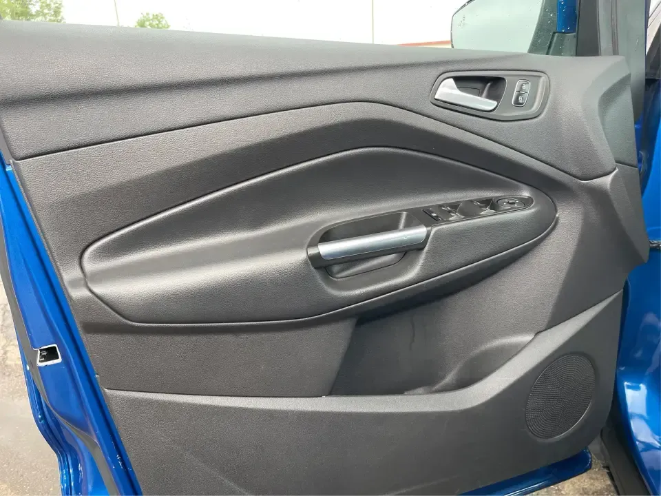 2017 Ford Escape SE (1FMCU0GD5HU) with an 1.5L L4 DOHC 16V engine, 6A transmission, located at 1951 S Dayton Lakeview Rd., New Carlisle, OH, 45344, (937) 908-9800, 39.890999, -84.050255 - **Adventure Awaits in This 2017 Ford Escape SE Perfect for Your Ohio Lifestyle!**<br /> <br /> Are you ready to embrace the open road? Whether you're commuting to work, taking the kids to soccer practice, or planning a weekend getaway to nearby attractions like the National Museum of the U.S. Air F - Photo#19