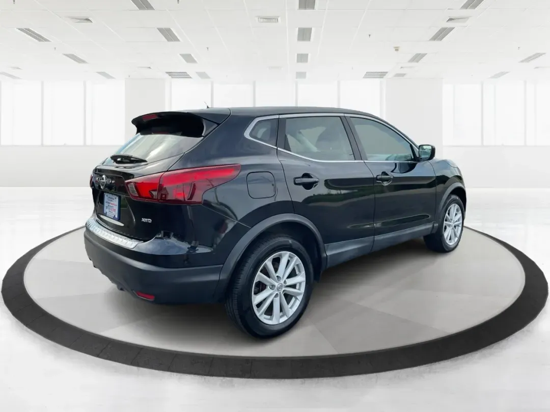 2017 Nissan Rogue S (JN1BJ1CR3HW) with an 2L I-4 gasoline direct injection engine, located at 1951 S Dayton Lakeview Rd., New Carlisle, OH, 45344, (937) 908-9800, 39.890999, -84.050255 - **Discover Adventure with the 2017 Nissan Rogue at Advantage Car and Credit!**<br /> <br /> Are you ready to elevate your lifestyle and embark on new adventures? Whether you're a busy parent juggling school drop-offs, a commuter navigating the daily grind, or an outdoor enthusiast seeking weekend es - Photo#2