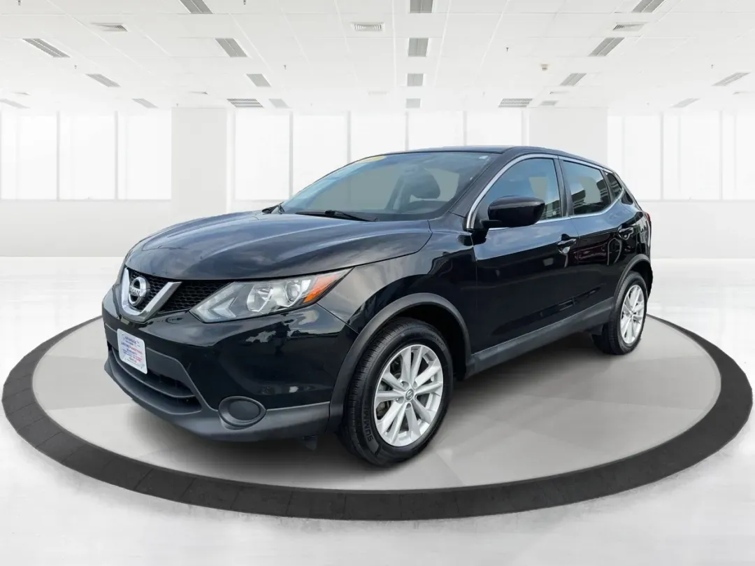 2017 Nissan Rogue S (JN1BJ1CR3HW) with an 2L I-4 gasoline direct injection engine, located at 1951 S Dayton Lakeview Rd., New Carlisle, OH, 45344, (937) 908-9800, 39.890999, -84.050255 - **Discover Adventure with the 2017 Nissan Rogue at Advantage Car and Credit!**<br /> <br /> Are you ready to elevate your lifestyle and embark on new adventures? Whether you're a busy parent juggling school drop-offs, a commuter navigating the daily grind, or an outdoor enthusiast seeking weekend es - Photo#8