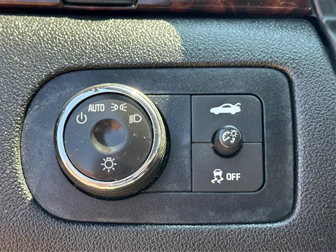 2014 Chevrolet Impala Limited LT (2G1WB5E3XE1) with an 3.6L V-6 gasoline direct injection engine, located at 1230 East Main St, Xenia, OH, 45385, (937) 908-9800, 39.688026, -83.910172 - Are you ready for your next adventure, whether it's a family road trip, a daily commute, or simply running errands around Fairborn? The 2014 Chevrolet Impala Limited LT is the perfect sedan to elevate your driving experience. With its stylish black exterior and reliable performance, this vehicle is - Photo#17