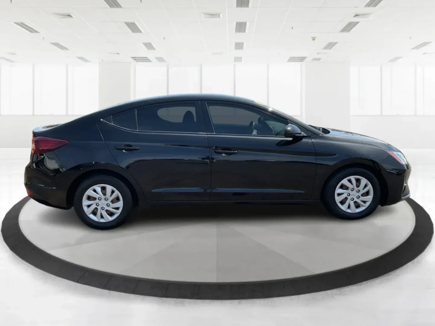 2019 Hyundai Elantra SE (5NPD74LF7KH) with an Nu 2L I-4 DOHC engine, 6A transmission, located at 401 Woodman Dr, Riverside, OH, 45431, (937) 908-9800, 39.760899, -84.123421 - **Unlock Your Adventure with the 2019 Hyundai Elantra SE at Advantage Car and Credit!**<br /> <br /> Are you ready to elevate your daily commute or embark on weekend road trips in style? This 2019 Hyundai Elantra SE is the perfect blend of practicality and sophistication, making it an outstanding ch - Photo#1