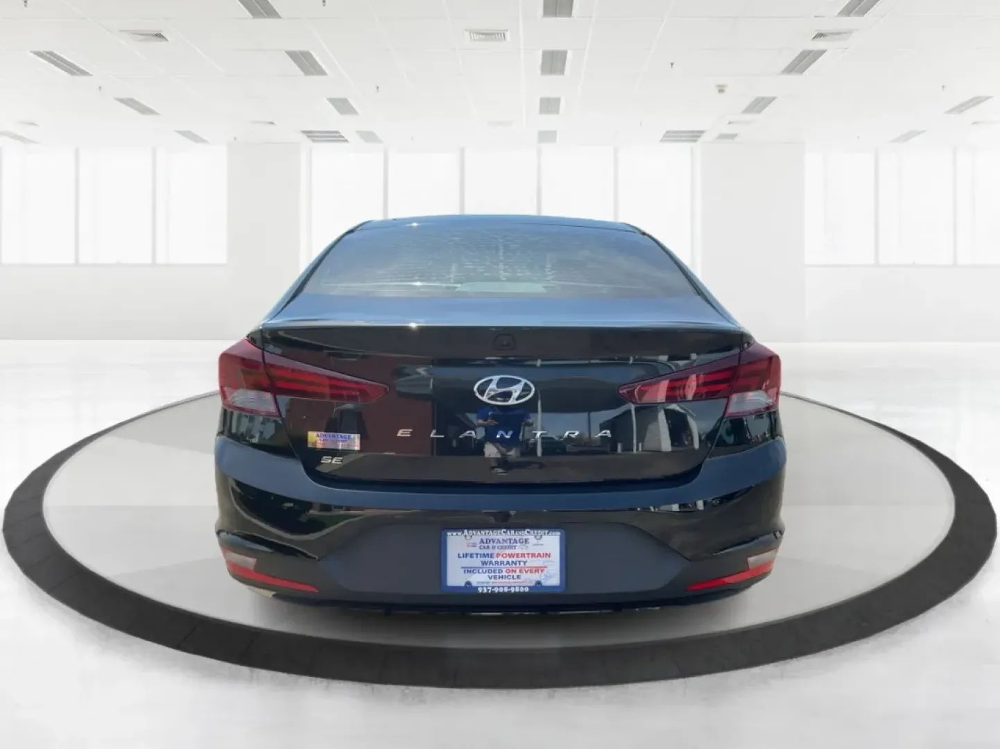 2019 Hyundai Elantra SE (5NPD74LF7KH) with an Nu 2L I-4 DOHC engine, 6A transmission, located at 401 Woodman Dr, Riverside, OH, 45431, (937) 908-9800, 39.760899, -84.123421 - **Unlock Your Adventure with the 2019 Hyundai Elantra SE at Advantage Car and Credit!**<br /> <br /> Are you ready to elevate your daily commute or embark on weekend road trips in style? This 2019 Hyundai Elantra SE is the perfect blend of practicality and sophistication, making it an outstanding ch - Photo#3
