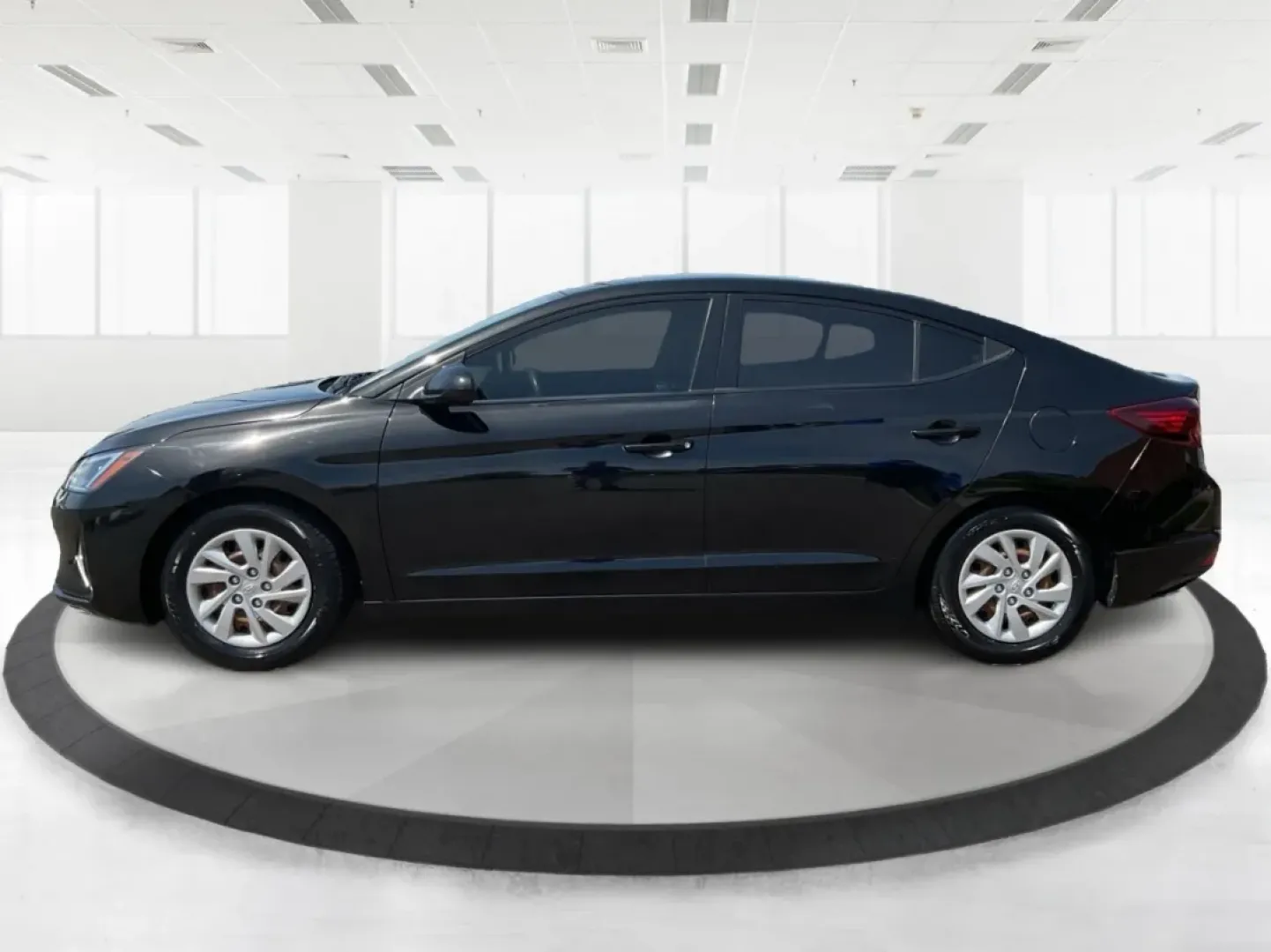 2019 Hyundai Elantra SE (5NPD74LF7KH) with an Nu 2L I-4 DOHC engine, 6A transmission, located at 401 Woodman Dr, Riverside, OH, 45431, (937) 908-9800, 39.760899, -84.123421 - **Unlock Your Adventure with the 2019 Hyundai Elantra SE at Advantage Car and Credit!**<br /> <br /> Are you ready to elevate your daily commute or embark on weekend road trips in style? This 2019 Hyundai Elantra SE is the perfect blend of practicality and sophistication, making it an outstanding ch - Photo#5