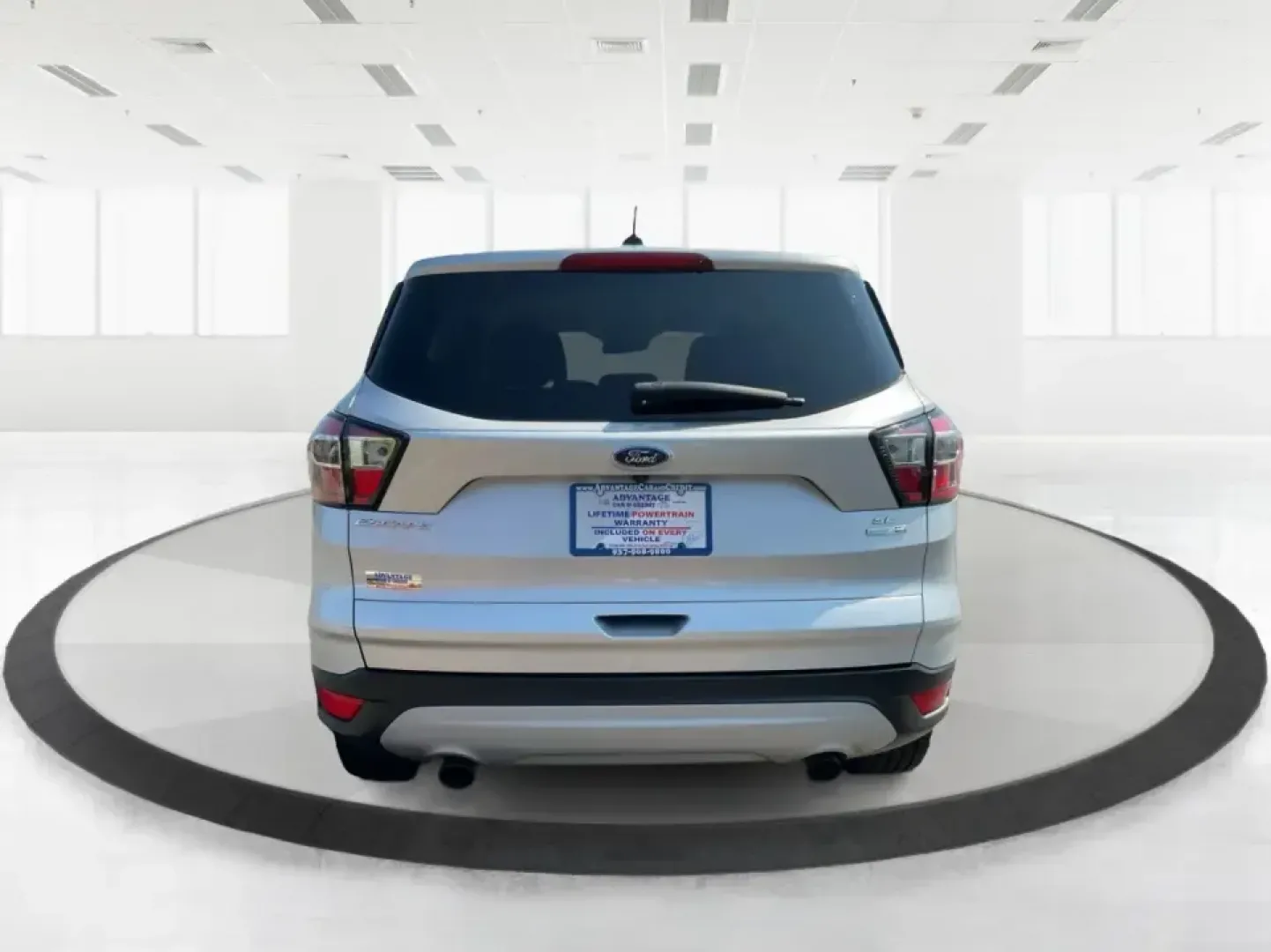 2017 Ford Escape SE (1FMCU9GD4HU) with an 1.5L L4 DOHC 16V engine, 6A transmission, located at 401 Woodman Dr, Riverside, OH, 45431, (937) 908-9800, 39.760899, -84.123421 - **Adventure Awaits in This 2017 Ford Escape SE Perfect for Your Next Journey!**<br /> <br /> If you're looking for a versatile vehicle that meets the needs of an active lifestyle, the 2017 Ford Escape SE is the perfect choice for adventurous families or budget-conscious commuters. With ample room f - Photo#3