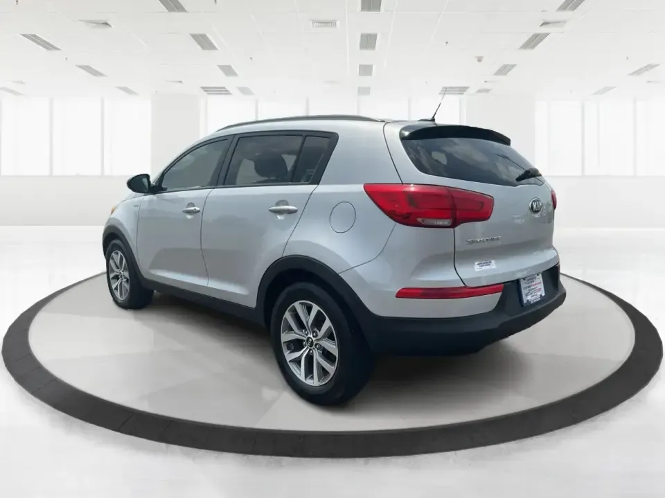 2016 Kia Sportage LX (KNDPBCACXG7) with an Theta II 2.4L I-4 gasoline direct injection engine, 6-Speed Automatic transmission, located at 1230 East Main St, Xenia, OH, 45385, (937) 908-9800, 39.688026, -83.910172 - Embrace the journey of life with the 2016 Kia Sportage LX, a vehicle designed for those who thrive on adventure and seek comfort in their daily commute. Whether you're navigating the bustling streets of Fairborn, OH, or embarking on a weekend family getaway, this versatile crossover is your perfect - Photo#4