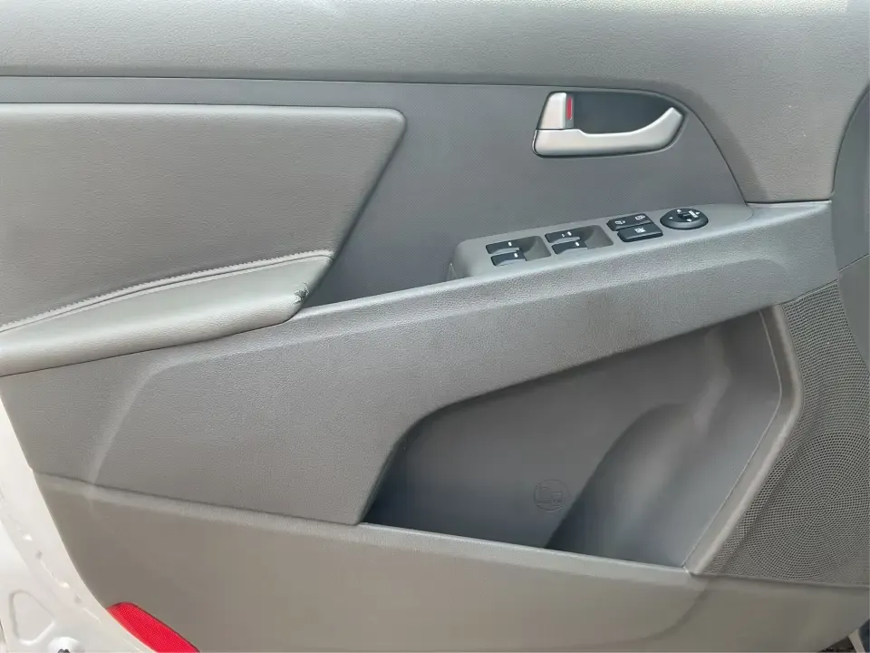 2016 Kia Sportage LX (KNDPBCACXG7) with an Theta II 2.4L I-4 gasoline direct injection engine, 6-Speed Automatic transmission, located at 1230 East Main St, Xenia, OH, 45385, (937) 908-9800, 39.688026, -83.910172 - Embrace the journey of life with the 2016 Kia Sportage LX, a vehicle designed for those who thrive on adventure and seek comfort in their daily commute. Whether you're navigating the bustling streets of Fairborn, OH, or embarking on a weekend family getaway, this versatile crossover is your perfect - Photo#17