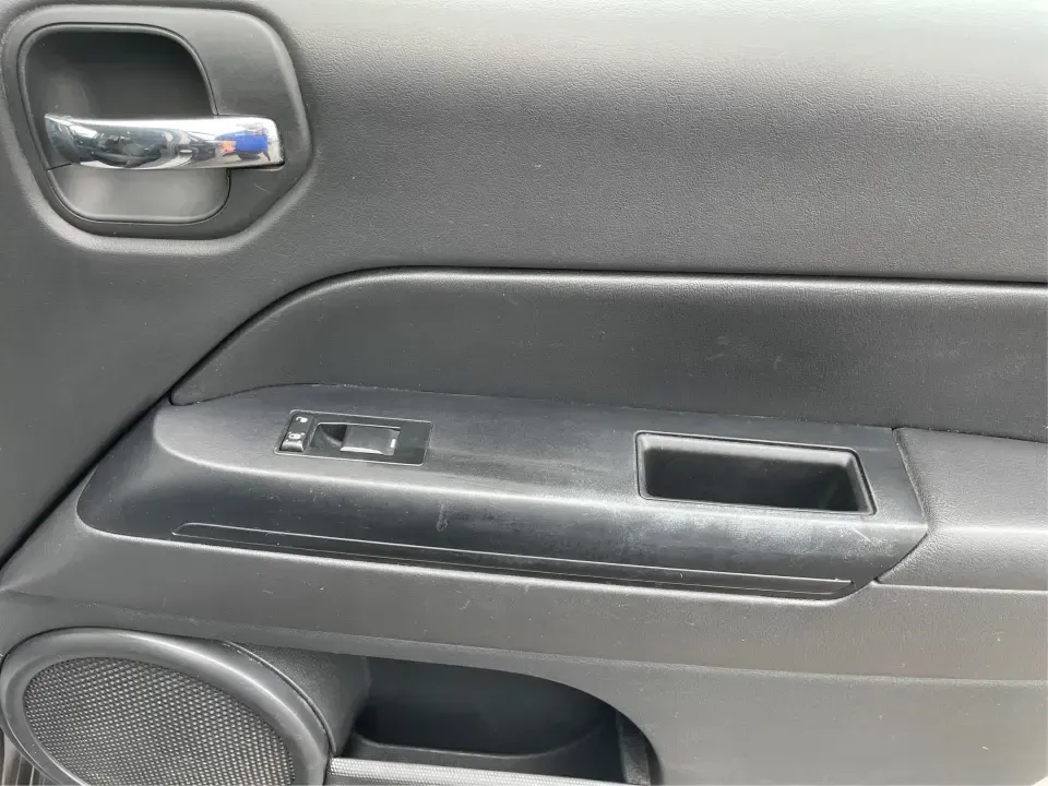 2016 Jeep Patriot Sport (1C4NJPBAXGD) with an 2.0L L4 DOHC 16V engine, Automatic transmission, located at 1184 Kauffman Ave, Fairborn, OH, 45324, (937) 908-9800, 39.807072, -84.030914 - **Explore New Adventures with the 2016 Jeep Patriot Sport SUV at Advantage Car and Credit in Fairborn, OH!**<br /> <br /> Are you ready to elevate your lifestyle with a vehicle that complements your adventurous spirit? Whether you're navigating the bustling streets of Fairborn or hitting the trails - Photo#20