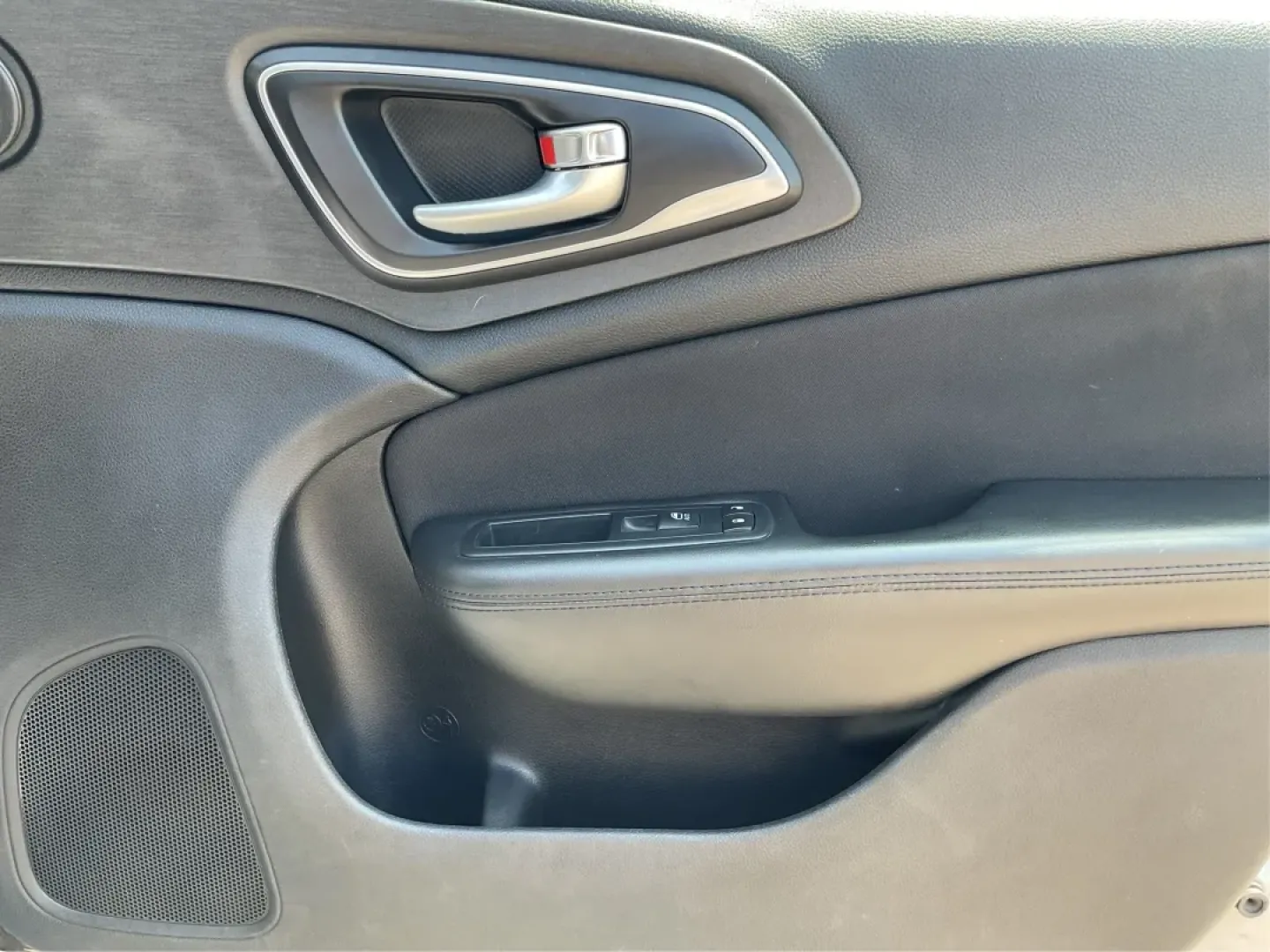 2016 Chrysler 200 Limited (1C3CCCABXGN) with an 2.4L L4 DOHC 16V engine, 9-Speed Automatic transmission, located at 1230 East Main St, Xenia, OH, 45385, (937) 908-9800, 39.688026, -83.910172 - Are you in the market for a reliable sedan that effortlessly combines comfort, style, and functionality? Look no further than this 2016 Chrysler 200 Limited, available now at Advantage Car and Credit in Fairborn, OH. Perfect for budget-conscious buyers, this sedan is a fantastic choice for daily com - Photo#19