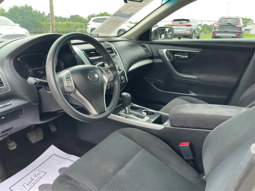 2013 Nissan Altima 2.5 S (1N4AL3APXDC) with an 2.5L I-4 DOHC engine, located at 8750 N County Rd 25A, Piqua, OH, 45356, (937) 908-9800, 40.164391, -84.232513 - **Experience the Ultimate Blend of Comfort and Reliability with the 2013 Nissan Altima 2.5 S Perfect for Your Lifestyle!**<br /> <br /> Are you in search of a vehicle that effortlessly balances daily commuting and weekend getaways? Look no further than this stunning 2013 Nissan Altima 2.5 S, now av - Photo#9