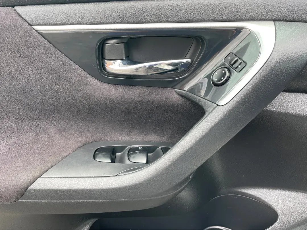 2013 Nissan Altima 2.5 S (1N4AL3APXDC) with an 2.5L I-4 DOHC engine, located at 8750 N County Rd 25A, Piqua, OH, 45356, (937) 908-9800, 40.164391, -84.232513 - **Experience the Ultimate Blend of Comfort and Reliability with the 2013 Nissan Altima 2.5 S Perfect for Your Lifestyle!**<br /> <br /> Are you in search of a vehicle that effortlessly balances daily commuting and weekend getaways? Look no further than this stunning 2013 Nissan Altima 2.5 S, now av - Photo#19