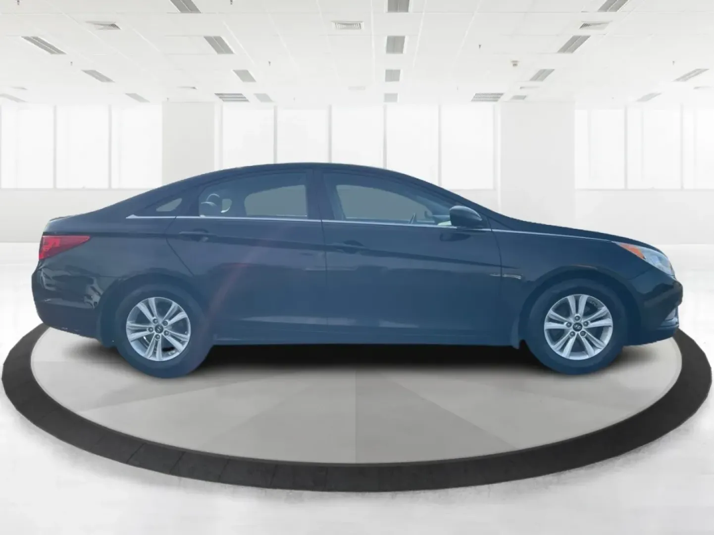 2013 Hyundai Sonata GLS (5NPEB4AC6DH) with an 2.4L I-4 gasoline direct injection engine, located at 401 Woodman Dr, Riverside, OH, 45431, (937) 908-9800, 39.760899, -84.123421 - If you're searching for the perfect blend of reliability, comfort, and affordability, look no further than this stunning 2013 Hyundai Sonata GLS, available now at Advantage Car and Credit in Fairborn, OH. Ideal for budget-conscious buyers or families looking for a dependable sedan, this vehicle shin - Photo#1