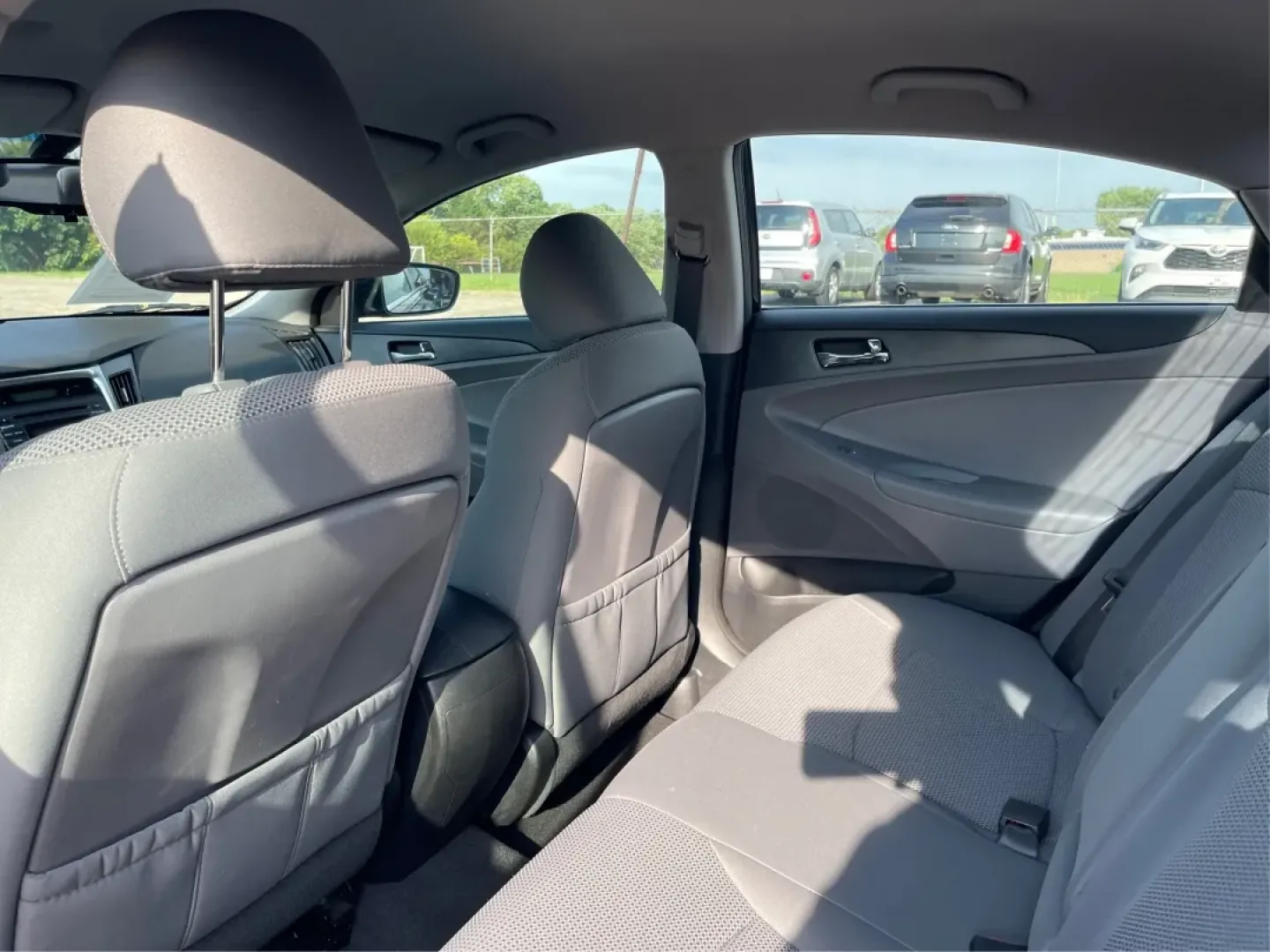 2013 Hyundai Sonata GLS (5NPEB4AC6DH) with an 2.4L I-4 gasoline direct injection engine, located at 401 Woodman Dr, Riverside, OH, 45431, (937) 908-9800, 39.760899, -84.123421 - If you're searching for the perfect blend of reliability, comfort, and affordability, look no further than this stunning 2013 Hyundai Sonata GLS, available now at Advantage Car and Credit in Fairborn, OH. Ideal for budget-conscious buyers or families looking for a dependable sedan, this vehicle shin - Photo#10